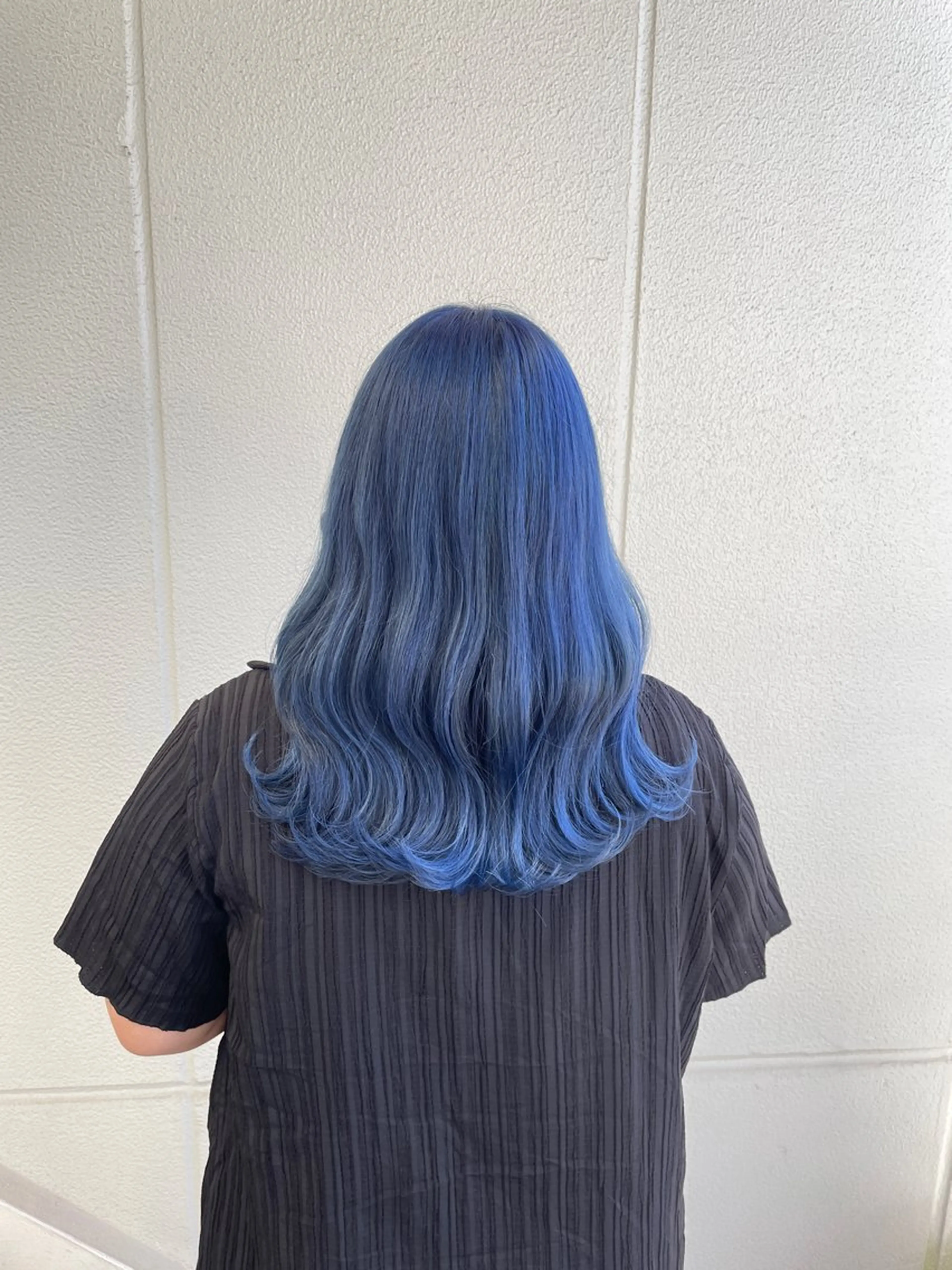 ロング カラー ヘアアレンジ ブルーカラー ヘアカラー トリートメント ヘッドスパ ヘアセット 艶髪✨寒色カラー✨ 翁長孝輔のヘアスタイル