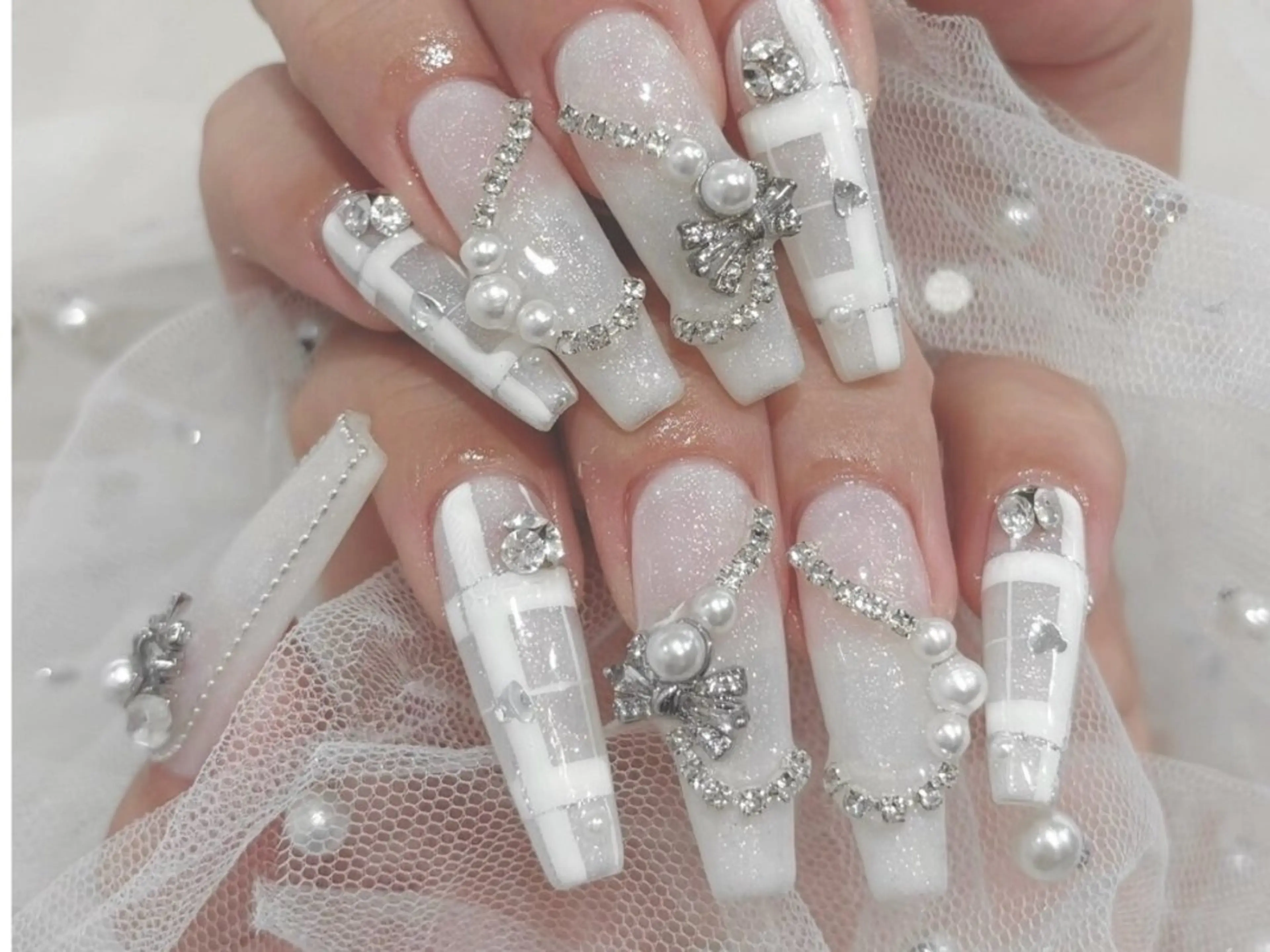 メンズ ネイル アートネイル フレンチネイル ジェルネイル キラキラネイル パラジェル ハンドネイル Bloom スカルプ専門店のネイルデザイン