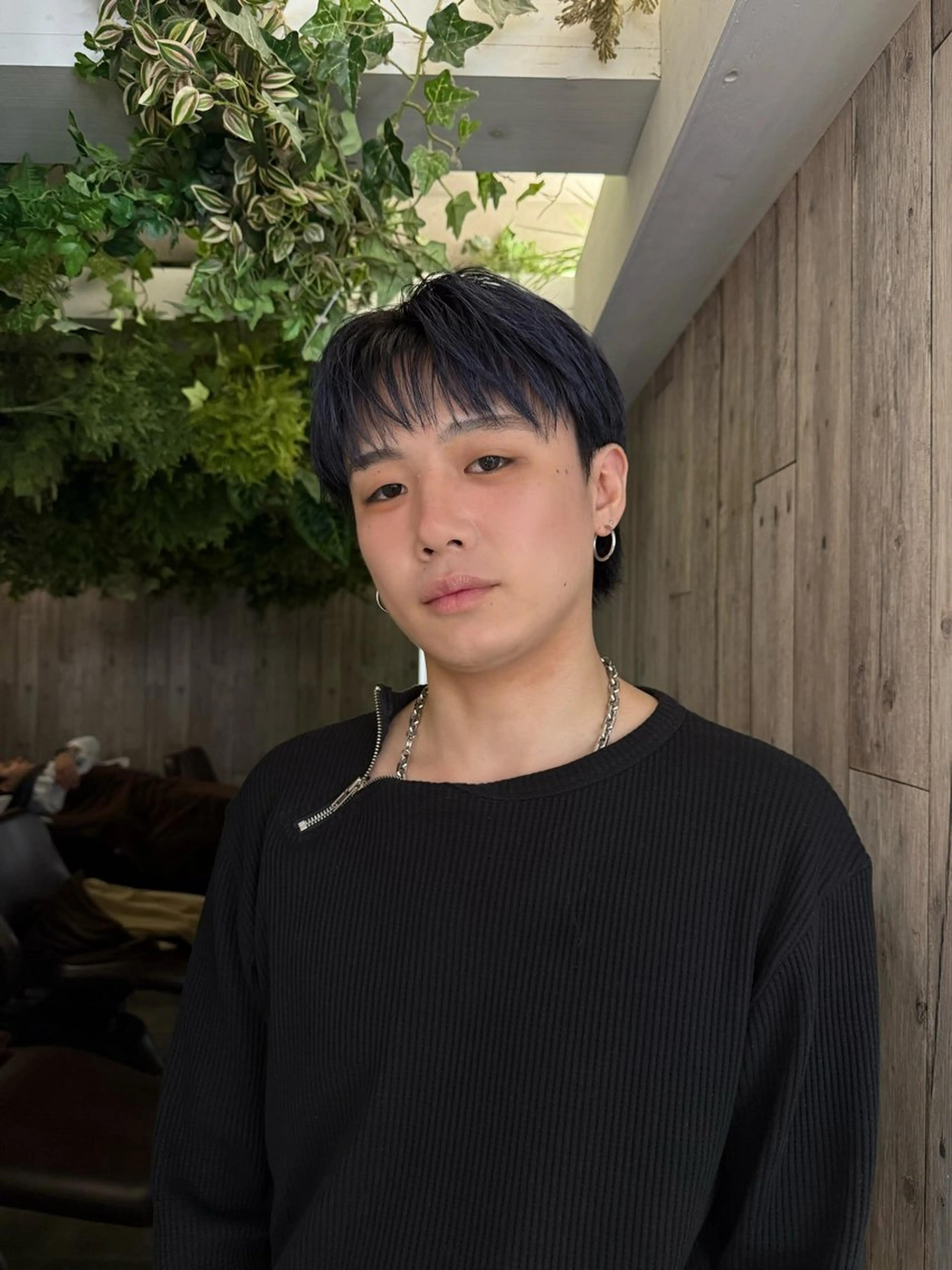 ショート カラー メンズ 黒髪 ネイビーカラー ショートヘア ヘアカラー 藤原暖 ／カラーモデル募集のヘアスタイル