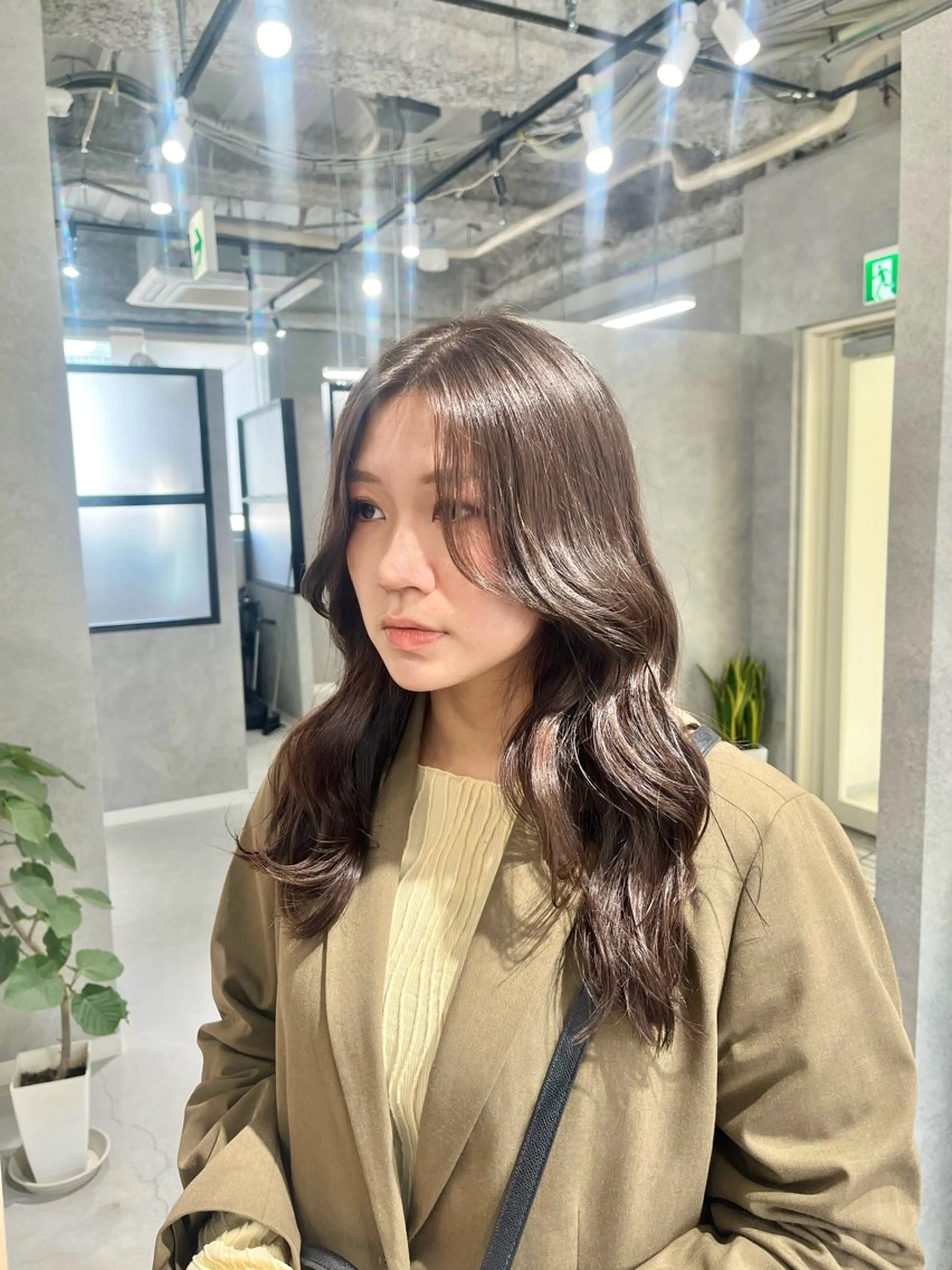 【平日限定】垢抜けたい女性に｜似合わせカット＋艶髪質改善カラー＋フローディアTRの写真