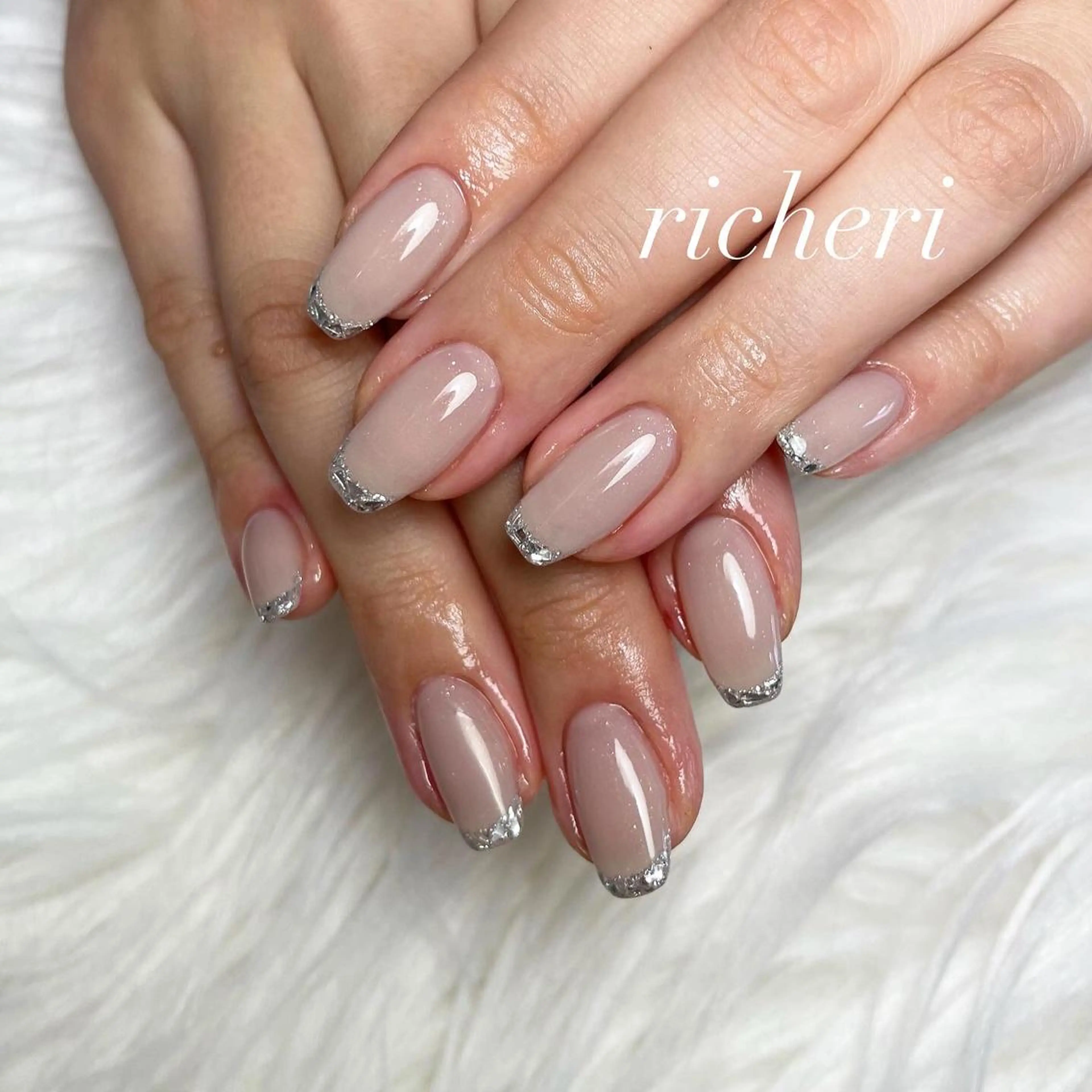 ミディアム ネイル 韓国風ヘア アートネイル フレンチネイル ジェルネイル ガラスフレンチ richeri beautyのエステ・リラクイメージ