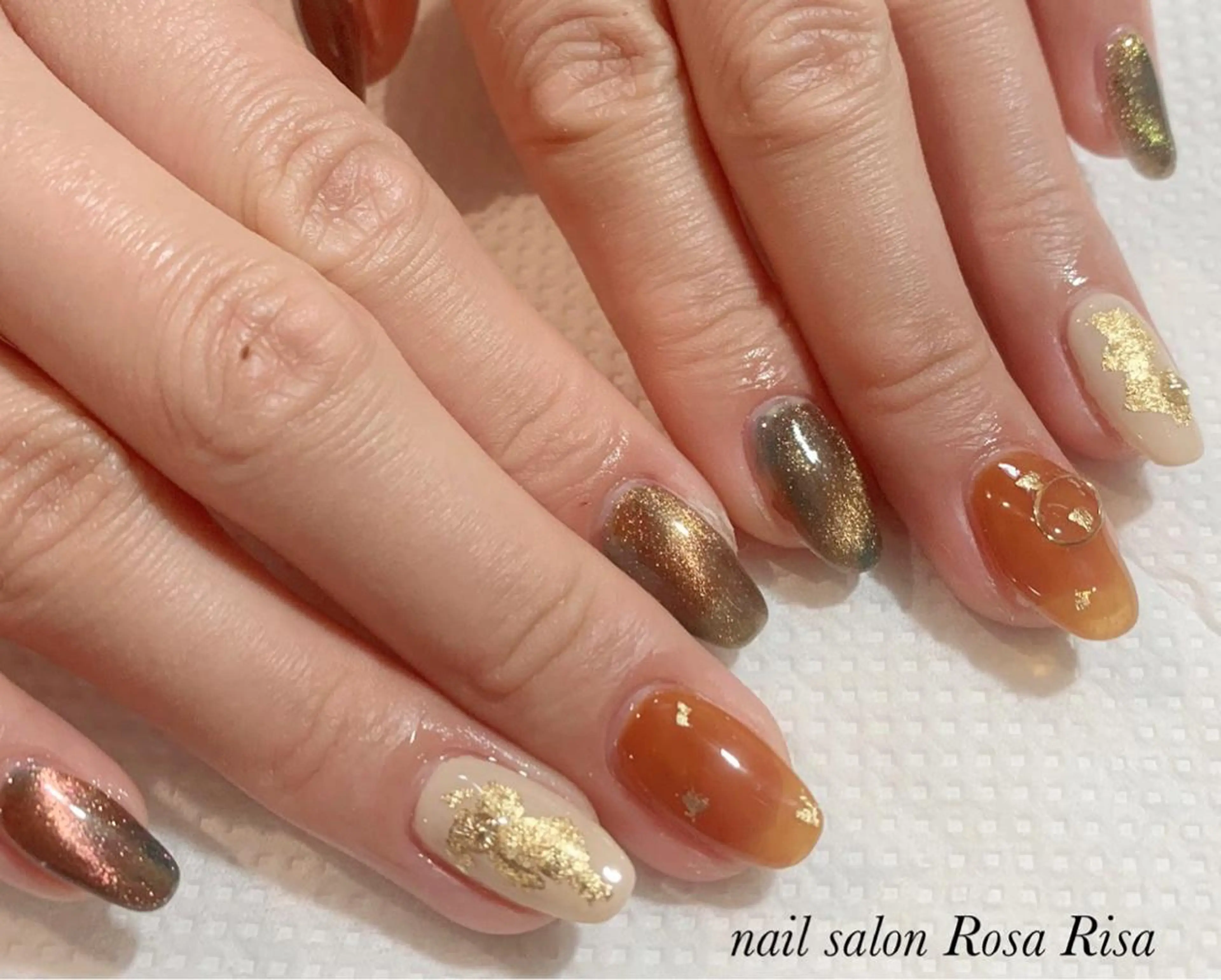 ミディアム ネイル マグネットネイル ニュアンスネイル ネイルスタジオ シェイクユアハンズのネイルデザイン