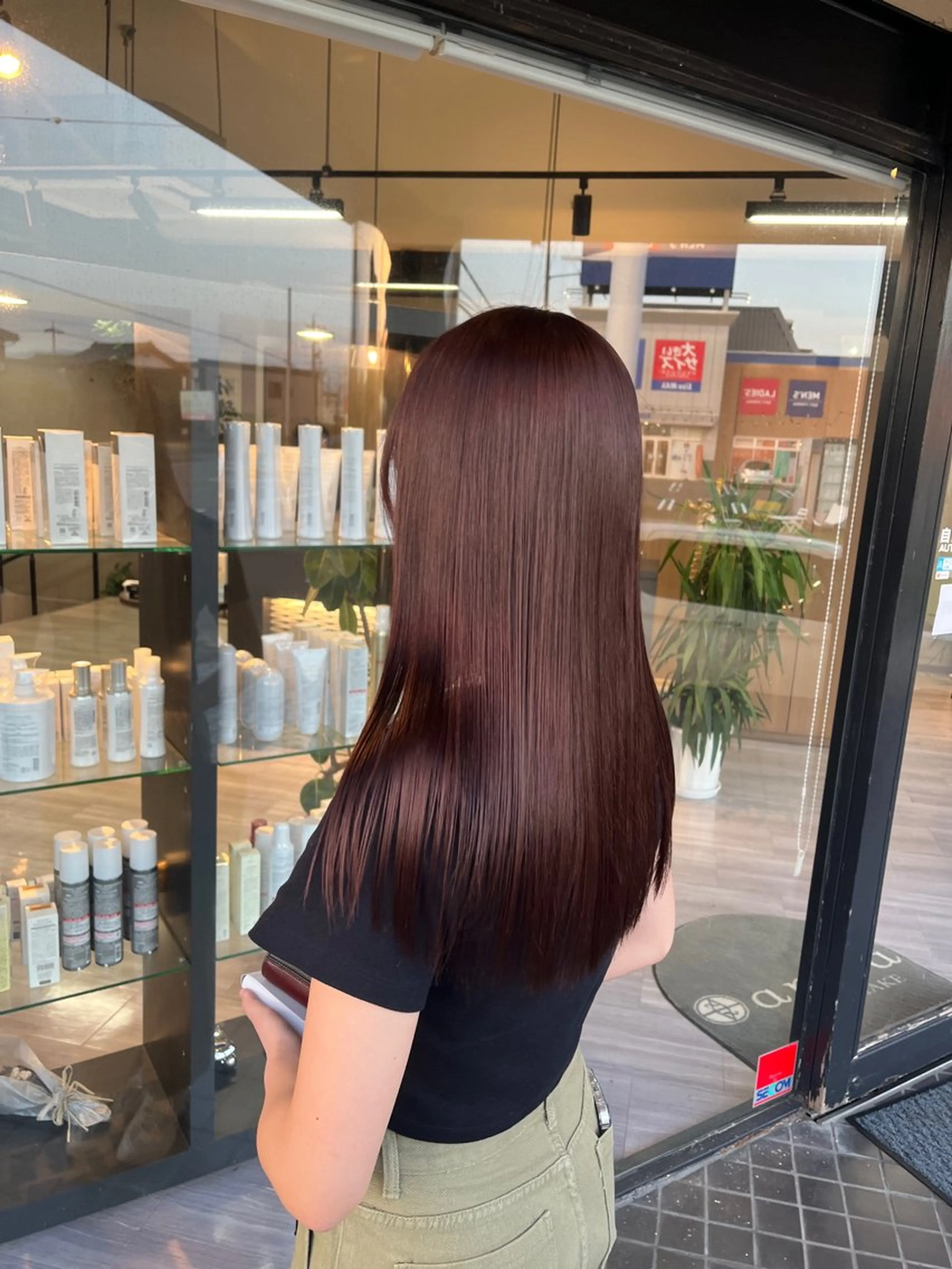 ロング ピンクブラウン alu yuinaのヘアスタイル