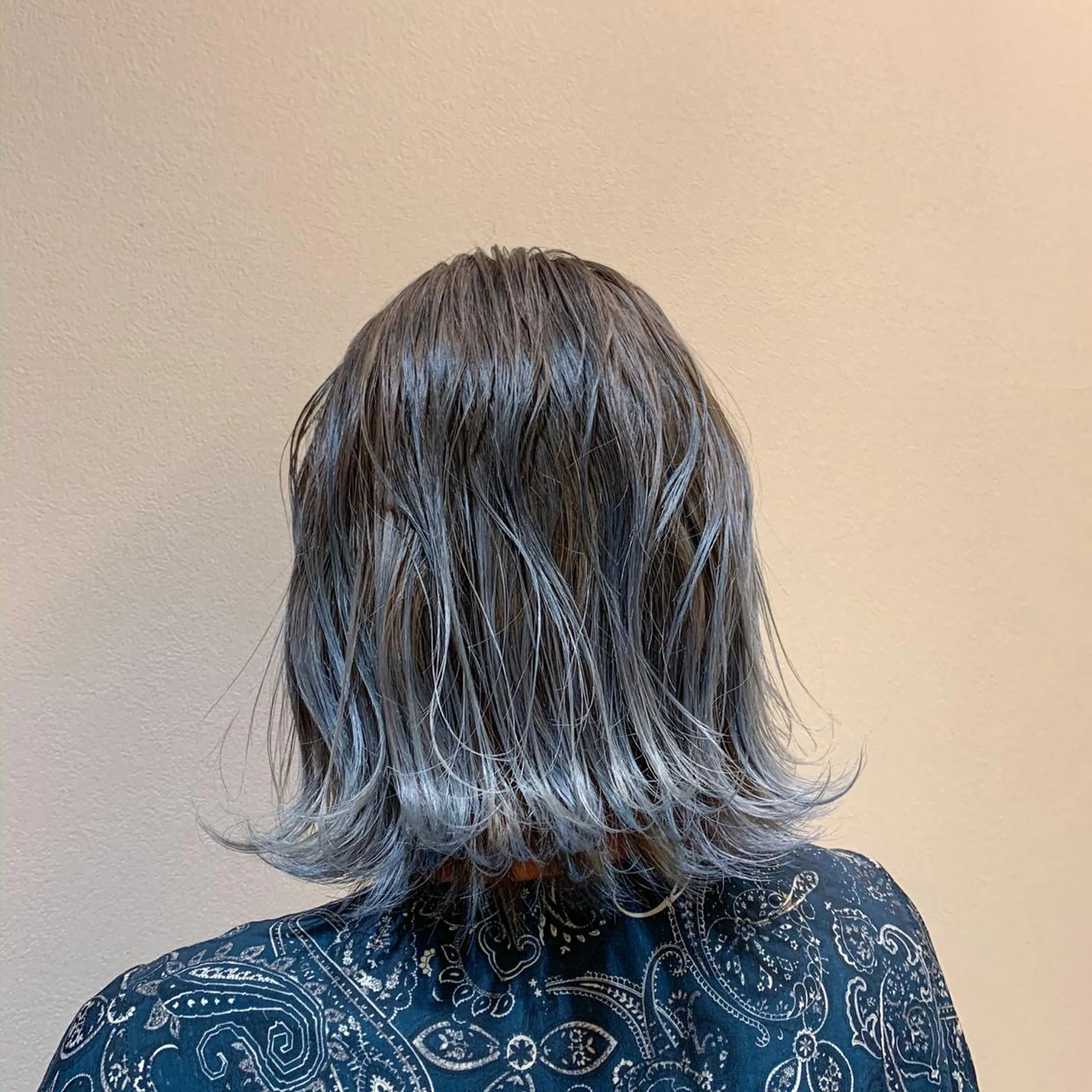 ミディアム カラー ヘアアレンジ キッズ ネイル マツエク・マツパ 切りっぱなしヘアボブ ミディアムヘアRYOのヘアスタイル