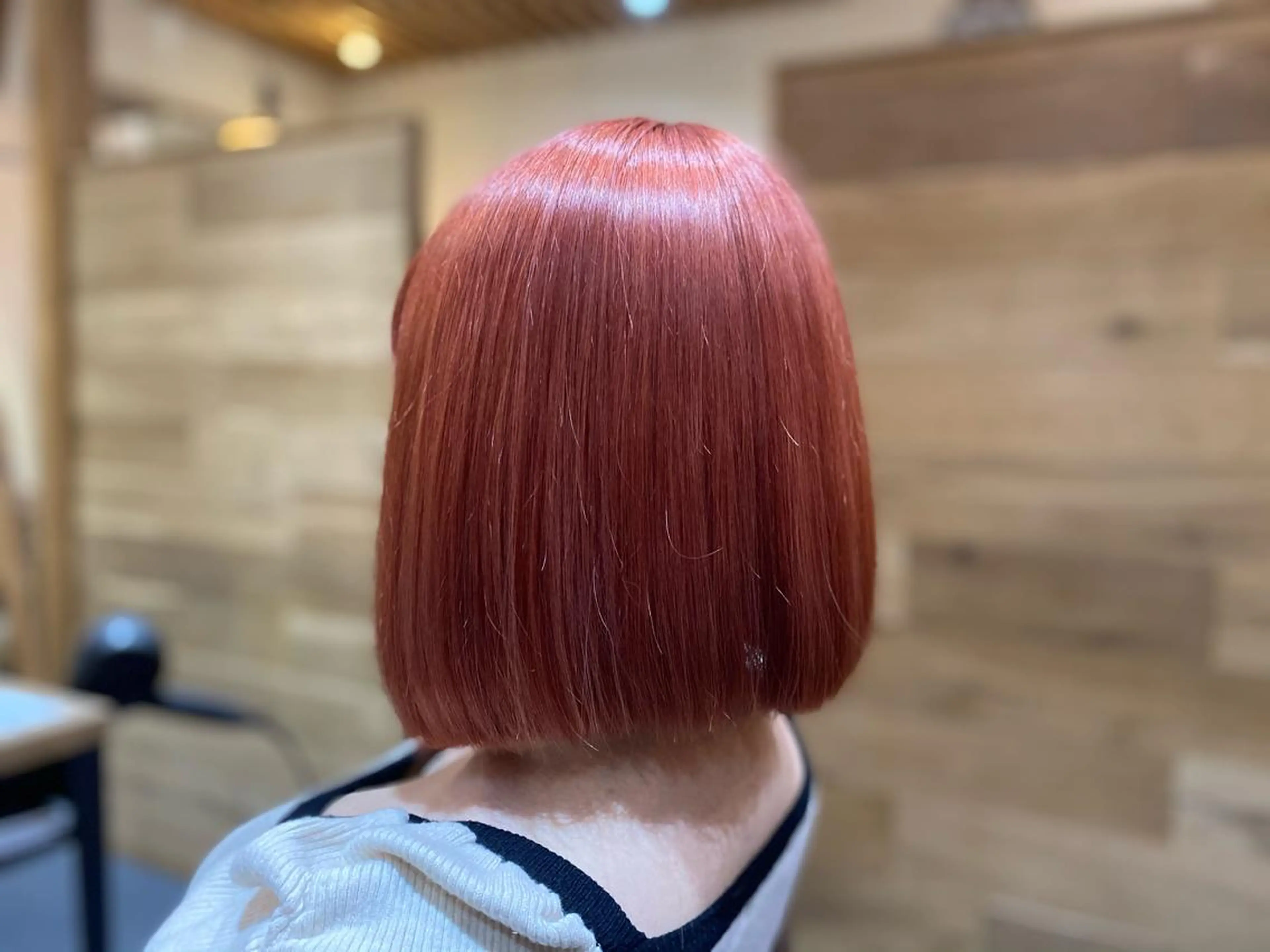 ミディアム カラー ハラ ルイスのヘアスタイル