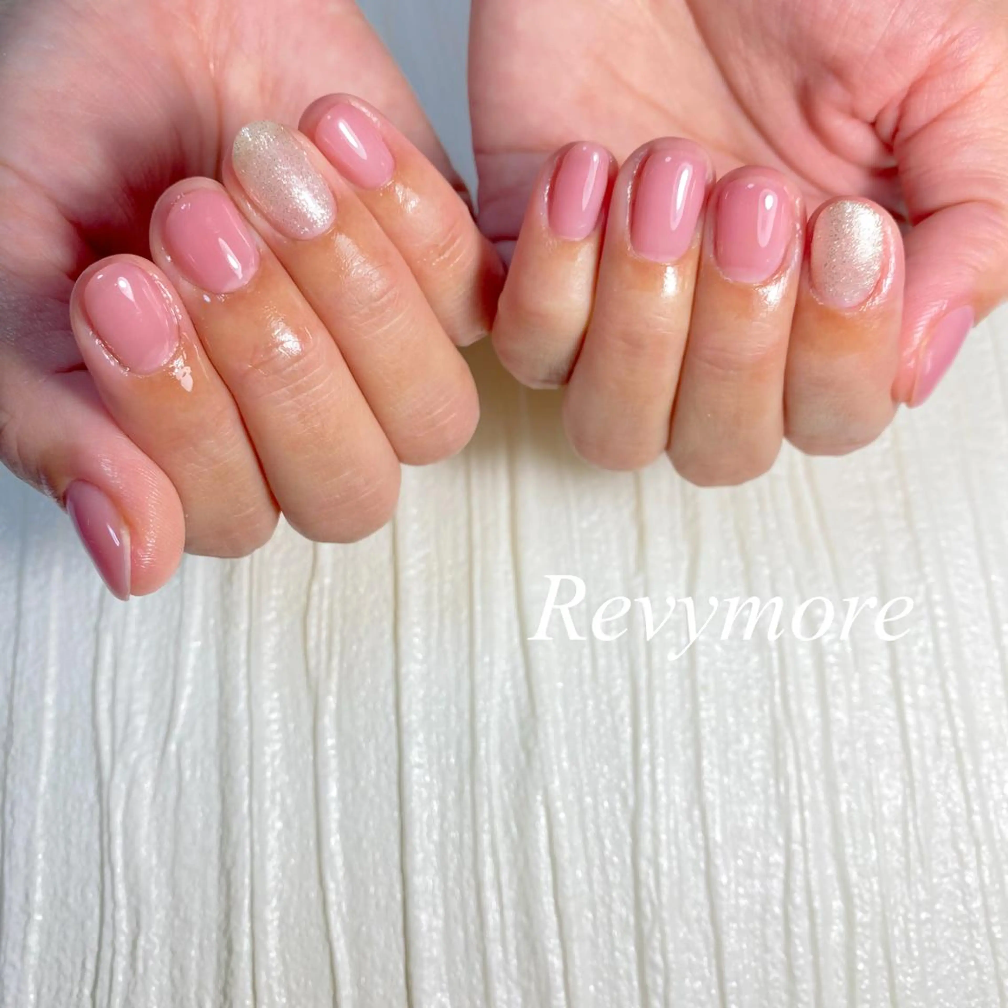 ミディアム ネイル 韓国風ヘア ジェルネイル キラキラネイル 韓国ネイル ニュアンスネイル nail salon Revymoreのネイルデザイン
