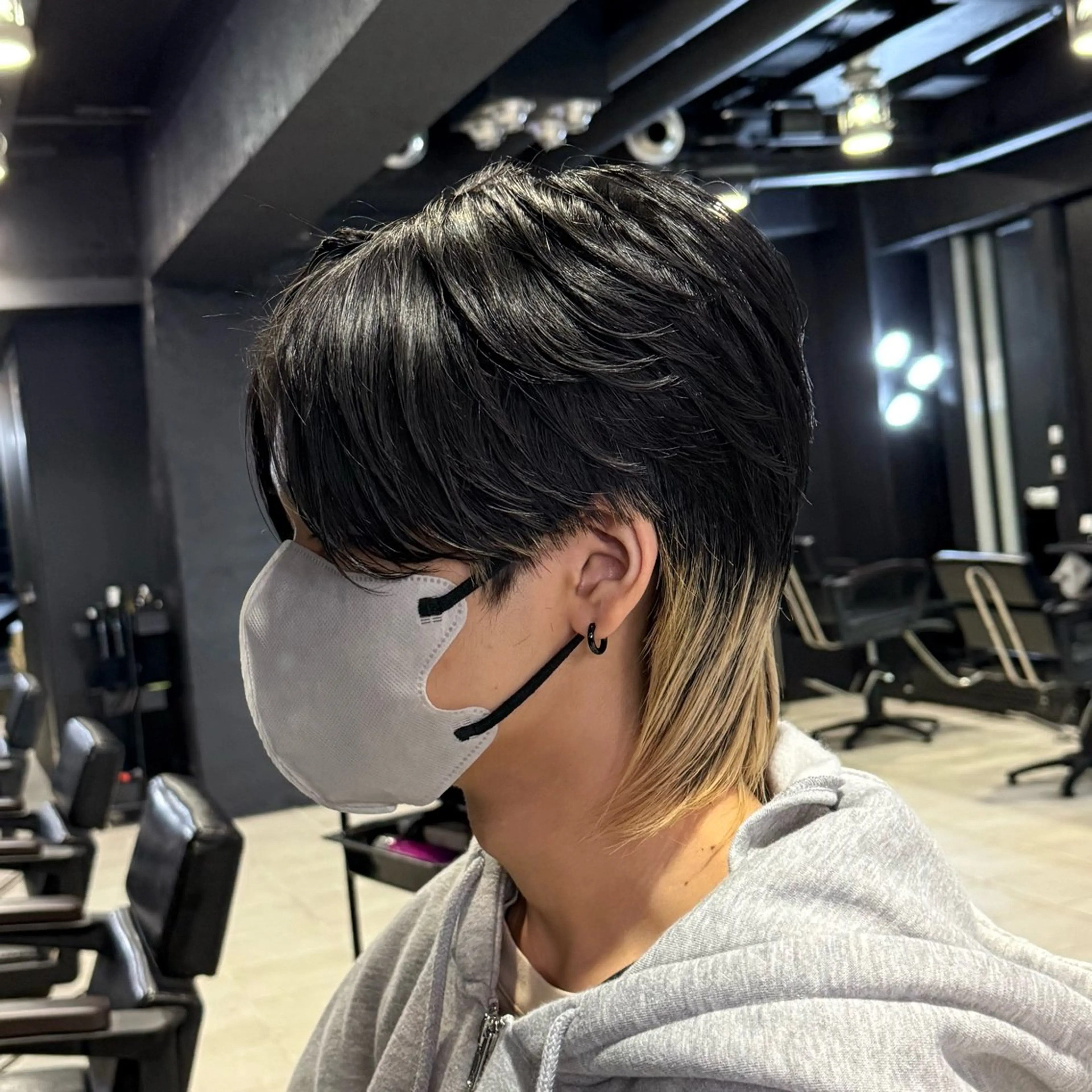 ミディアム カラー メンズ メンズインナーカラー マッシュウルフ マッシュ メンズウルフカット ブロンド カット ヘアカラー 【フェザーパーマ】 【縮毛矯正】鶴田文のヘアスタイル