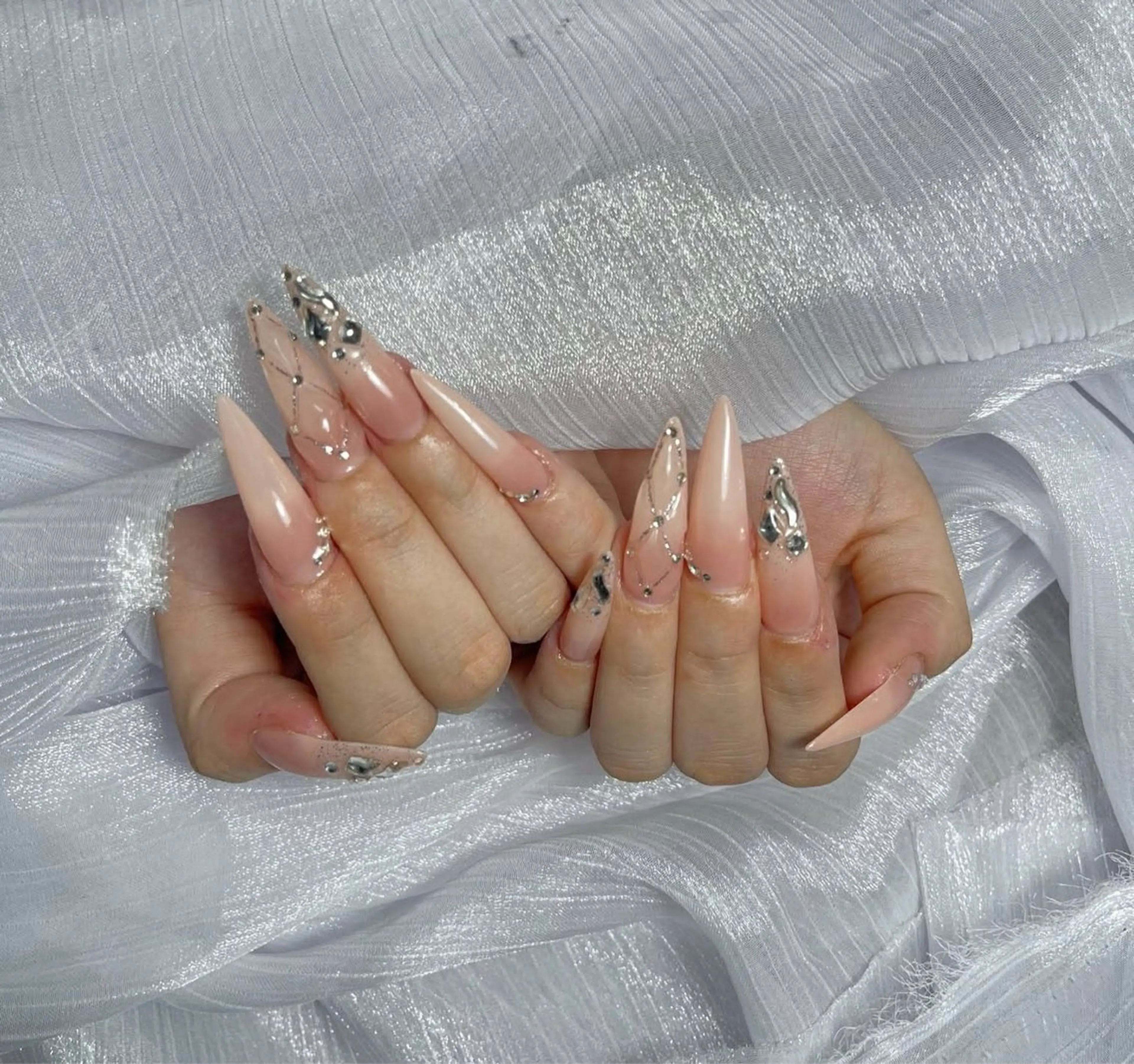 ロング カラー ロング ハンドネイル Amee Nail Salonのネイルデザイン