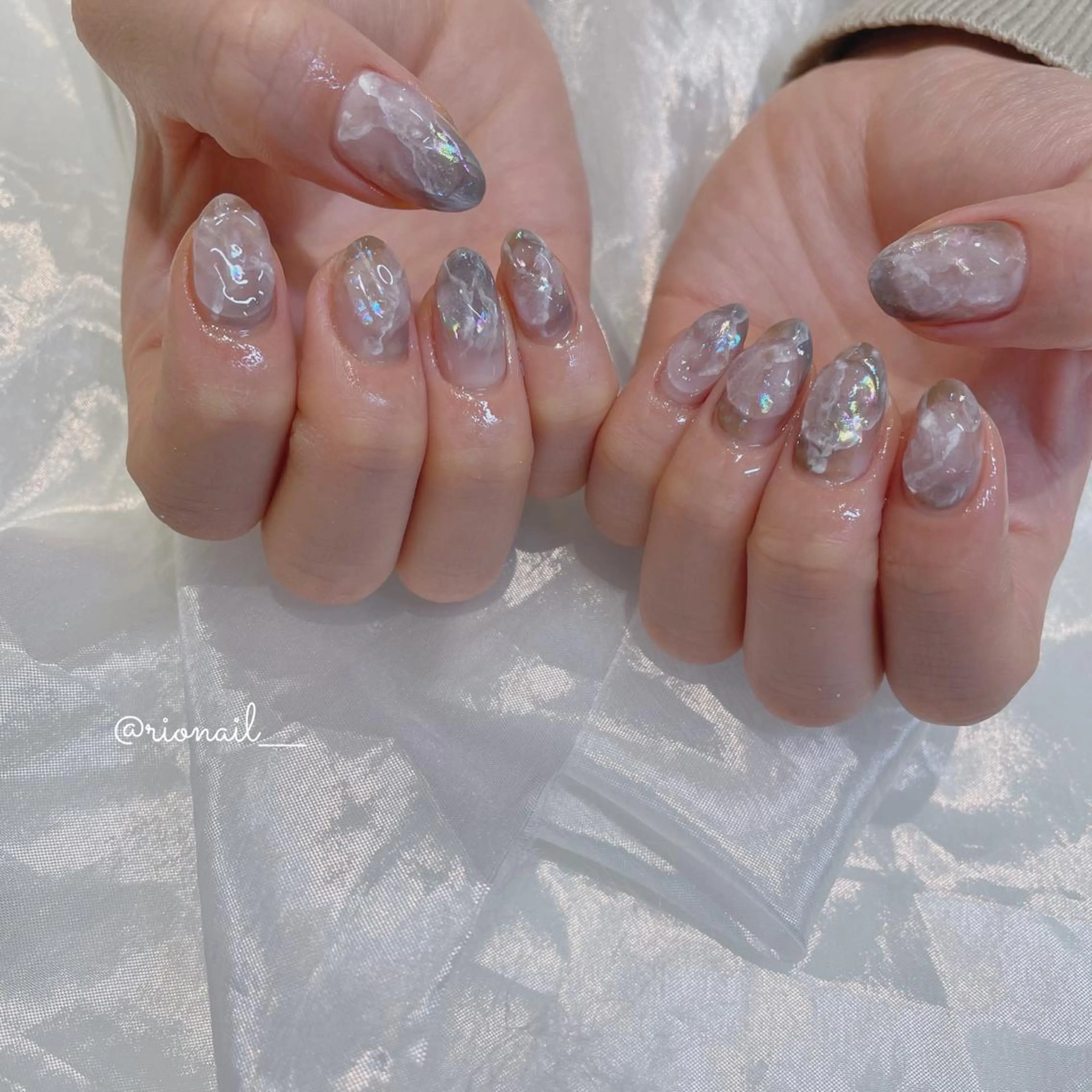ネイル アートネイル ハンドネイル 𝘙𝘪𝘰𝘯𝘢 ...🕯🤍のネイルデザイン