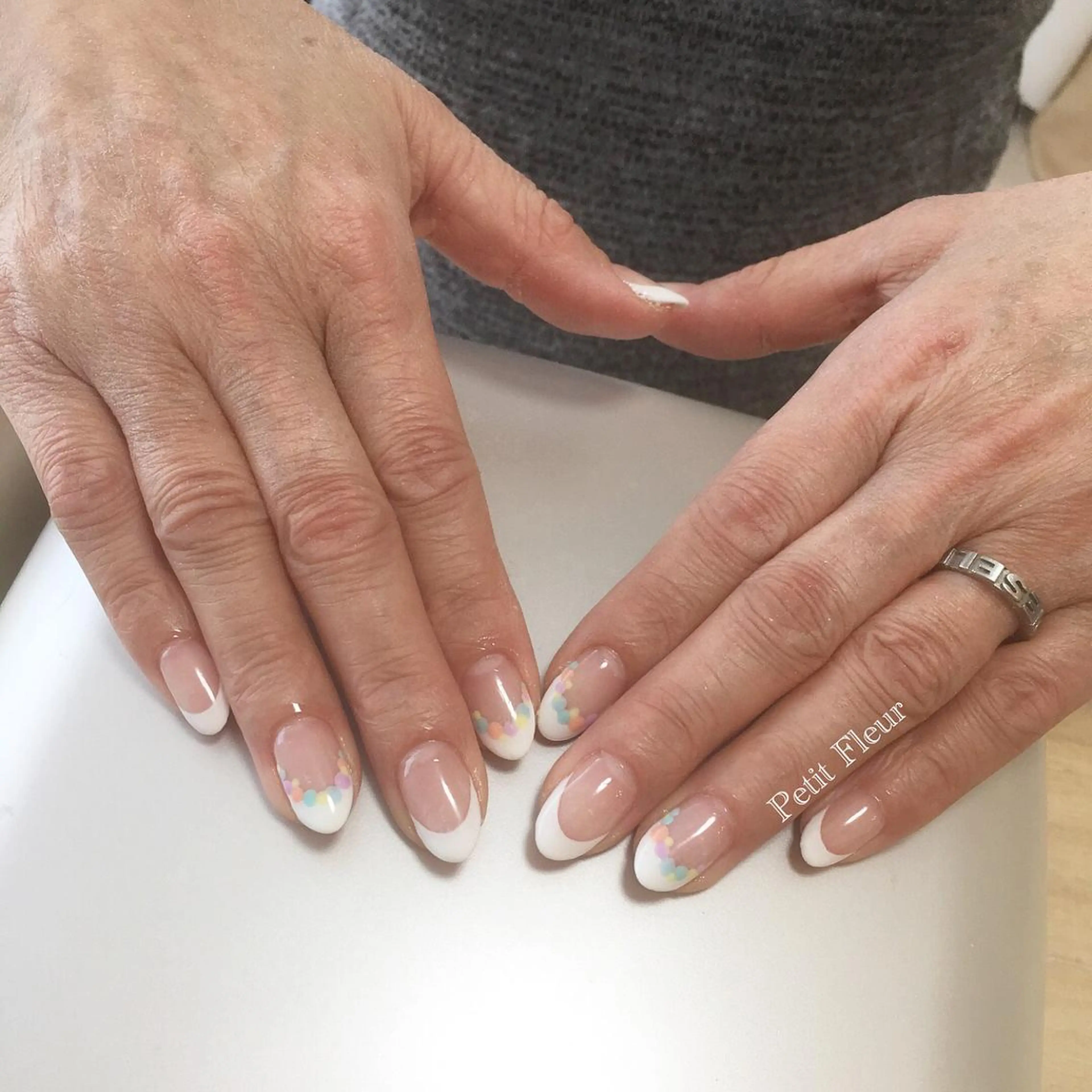 ネイル ドット フレンチネイル 青柳 亜梨奈のマツエク・マツパデザイン