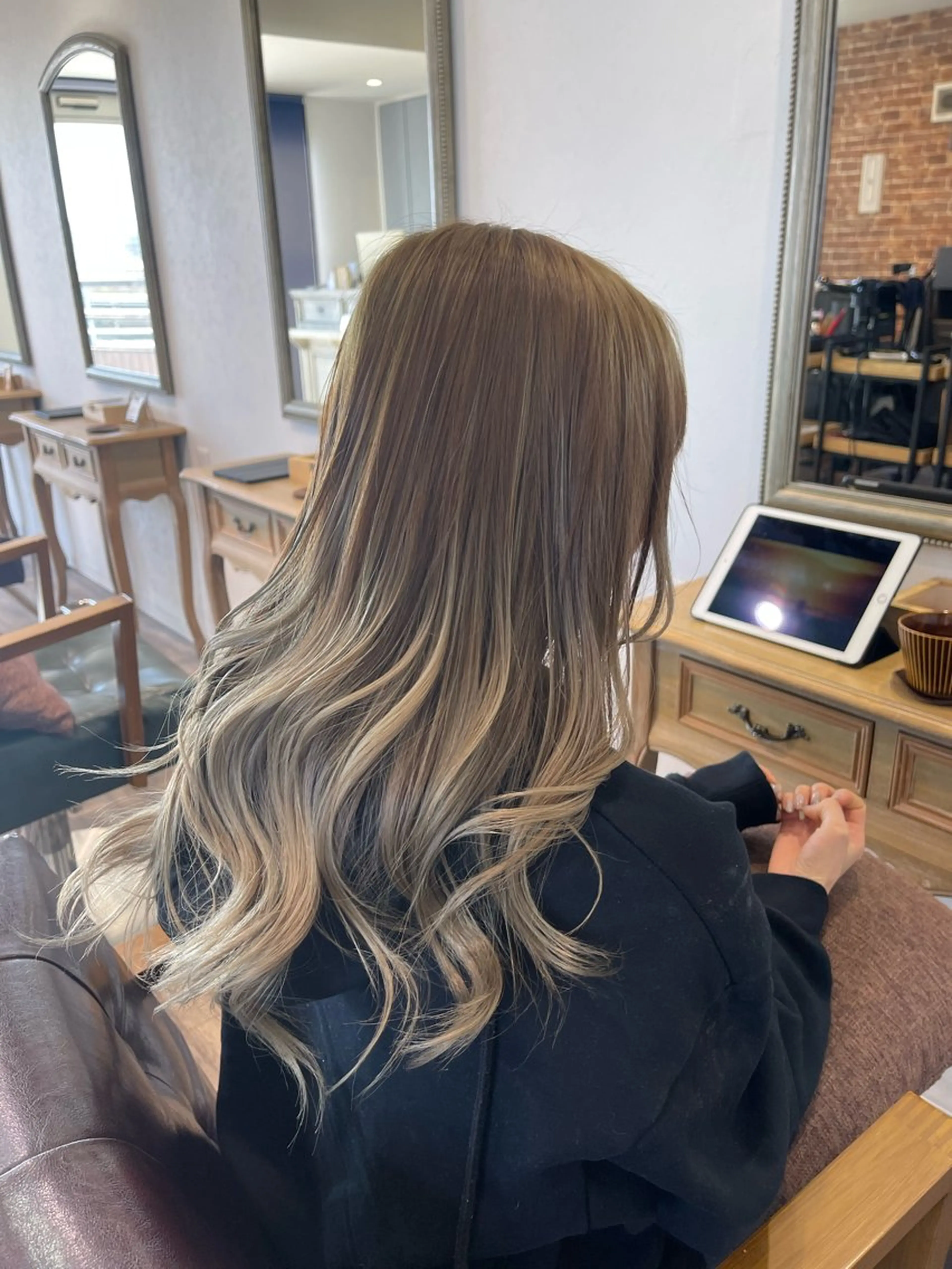 ロング カラー カット ヘアカラー Felice Erikaのヘアスタイル