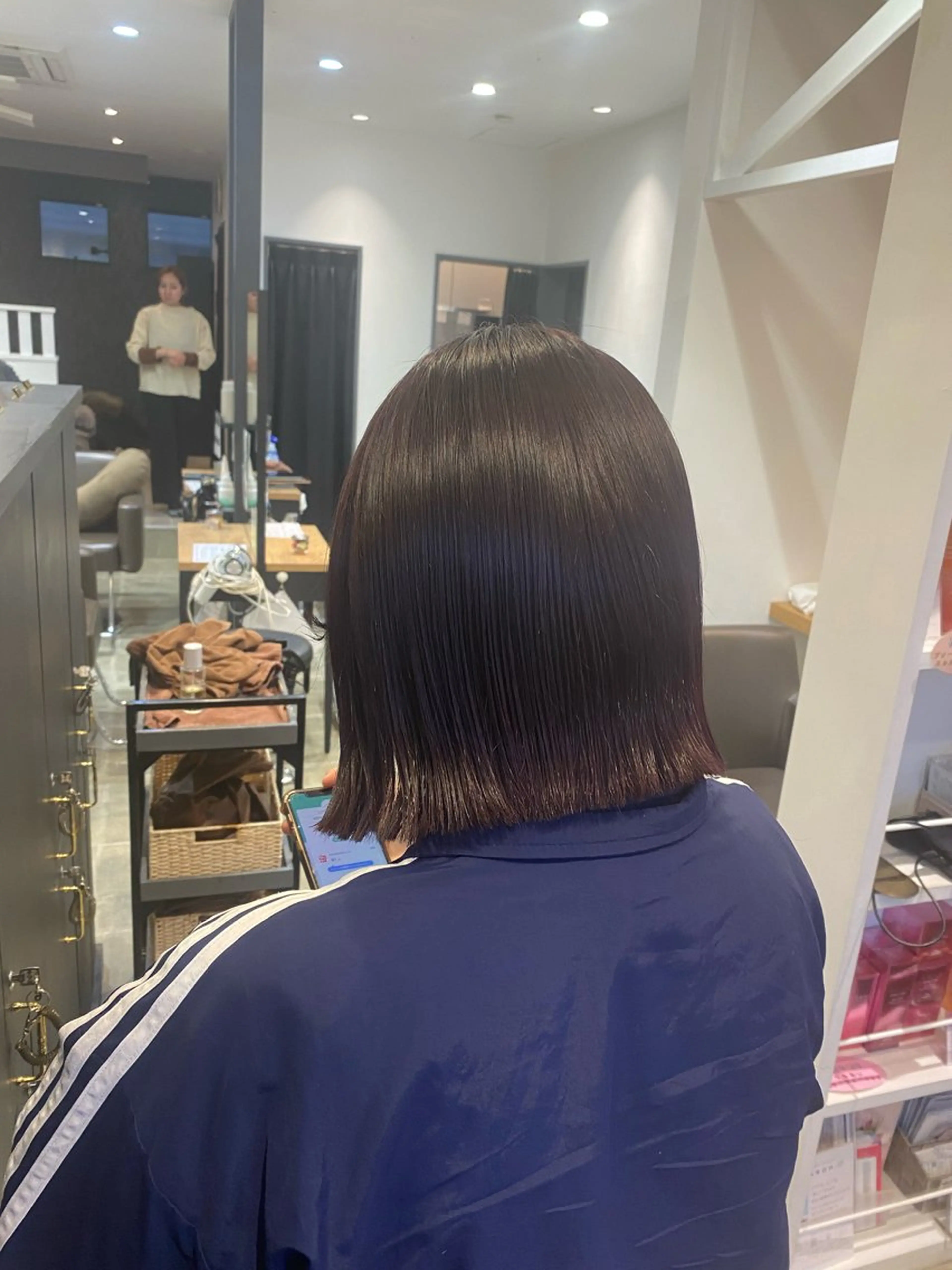 ミディアム カラー ボルドーカラー ボブ 外ハネヘア カット ヘアカラー 柴田 枝利子のヘアスタイル