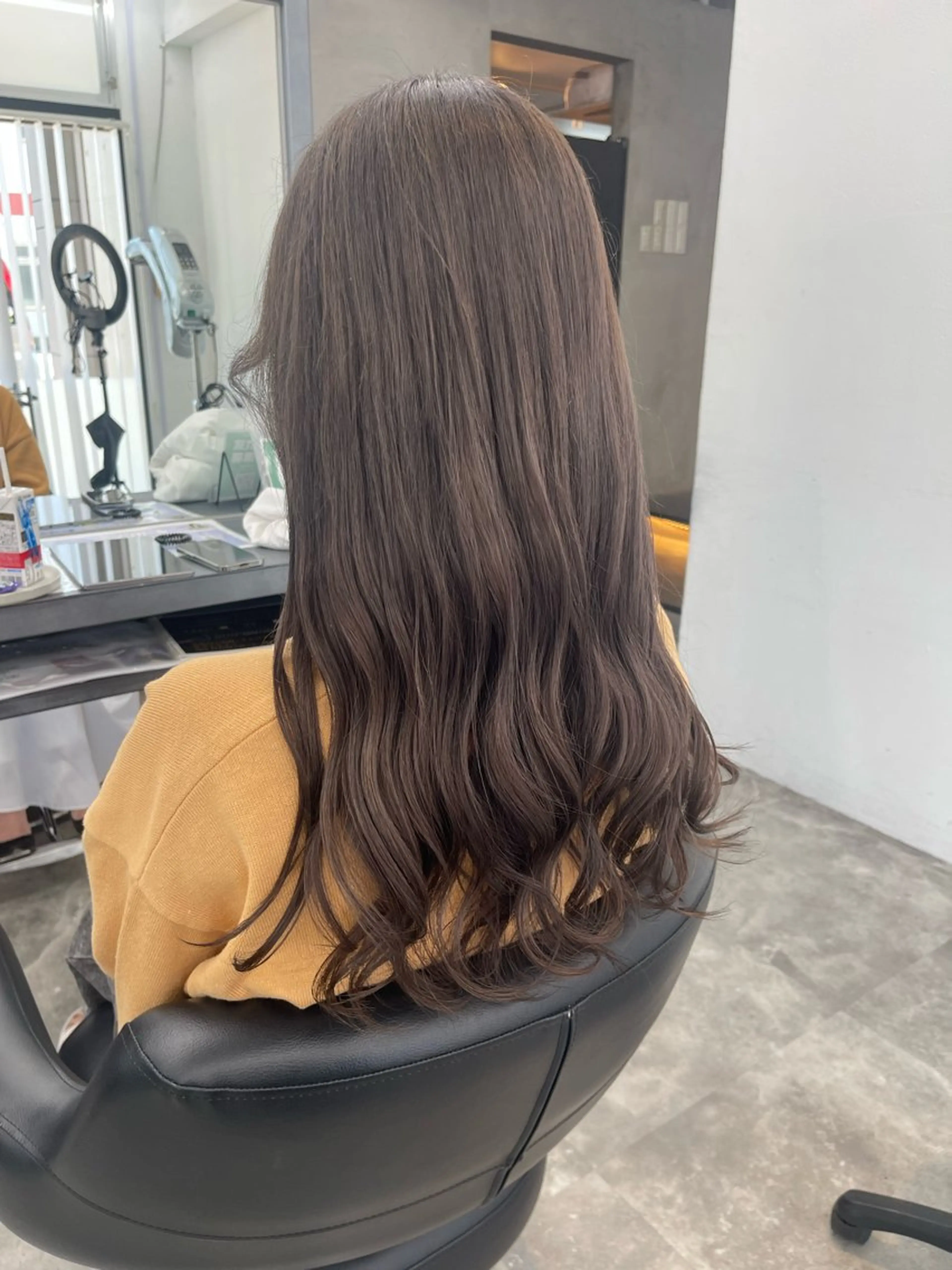 セミロング ヘアカラー 縮毛矯正🐼暖色 根本侑季のヘアスタイル