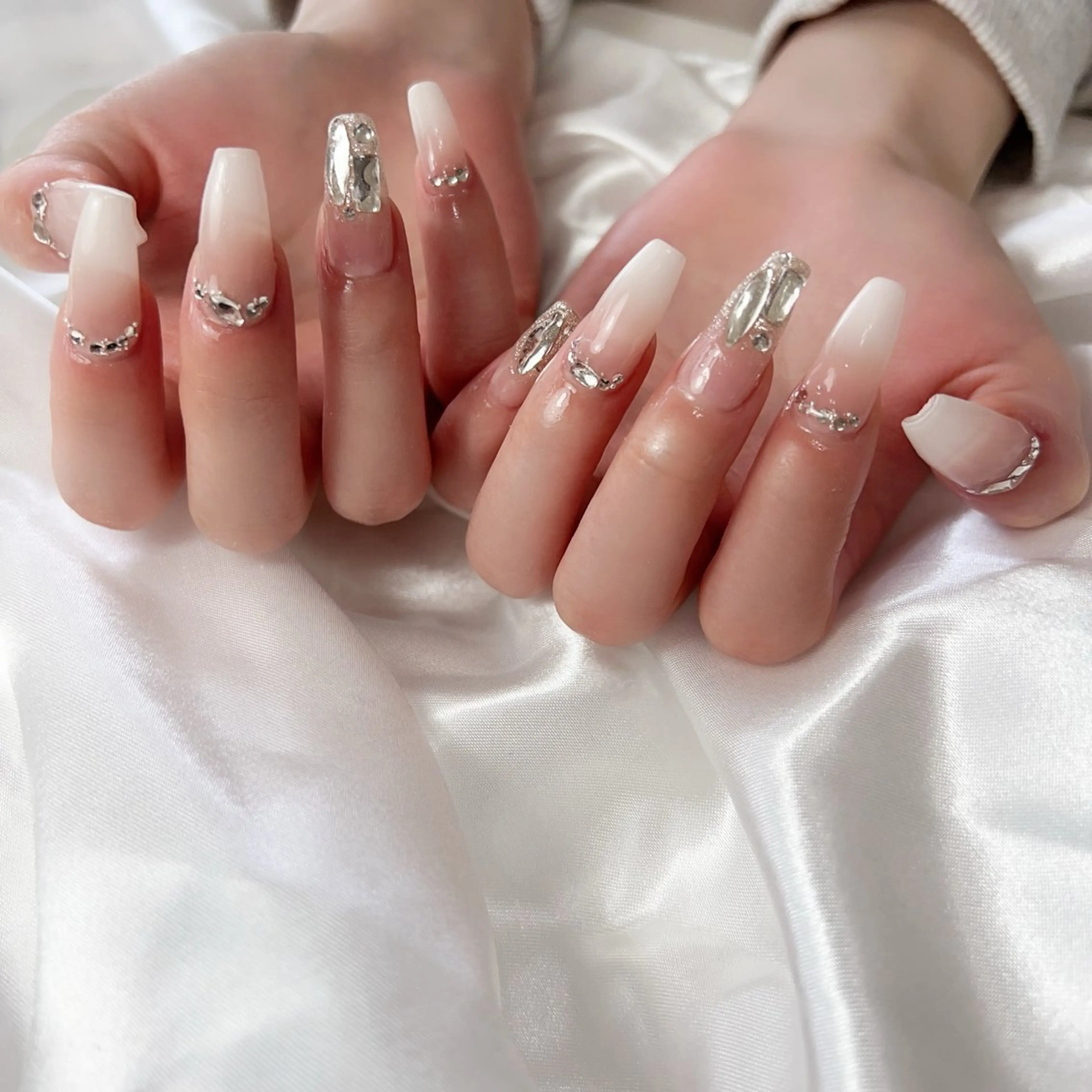 長さだし アート、パーツ盛り放題  ハードトップ込甘皮ケア込の写真