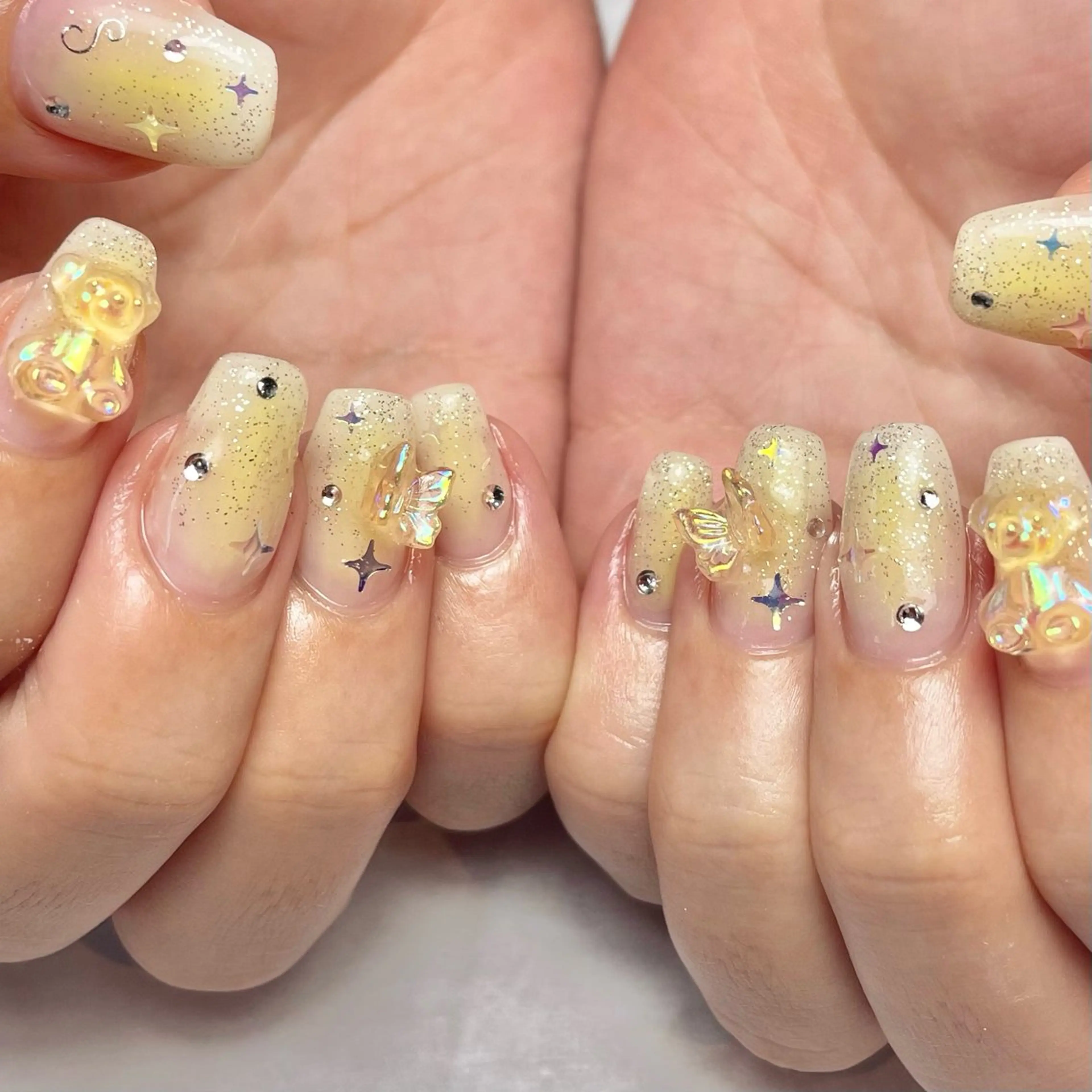 ネイル チークネイル ラメ(グリッター) 持ち込み 黄色 ハンドネイル Reflection marikoのネイルデザイン
