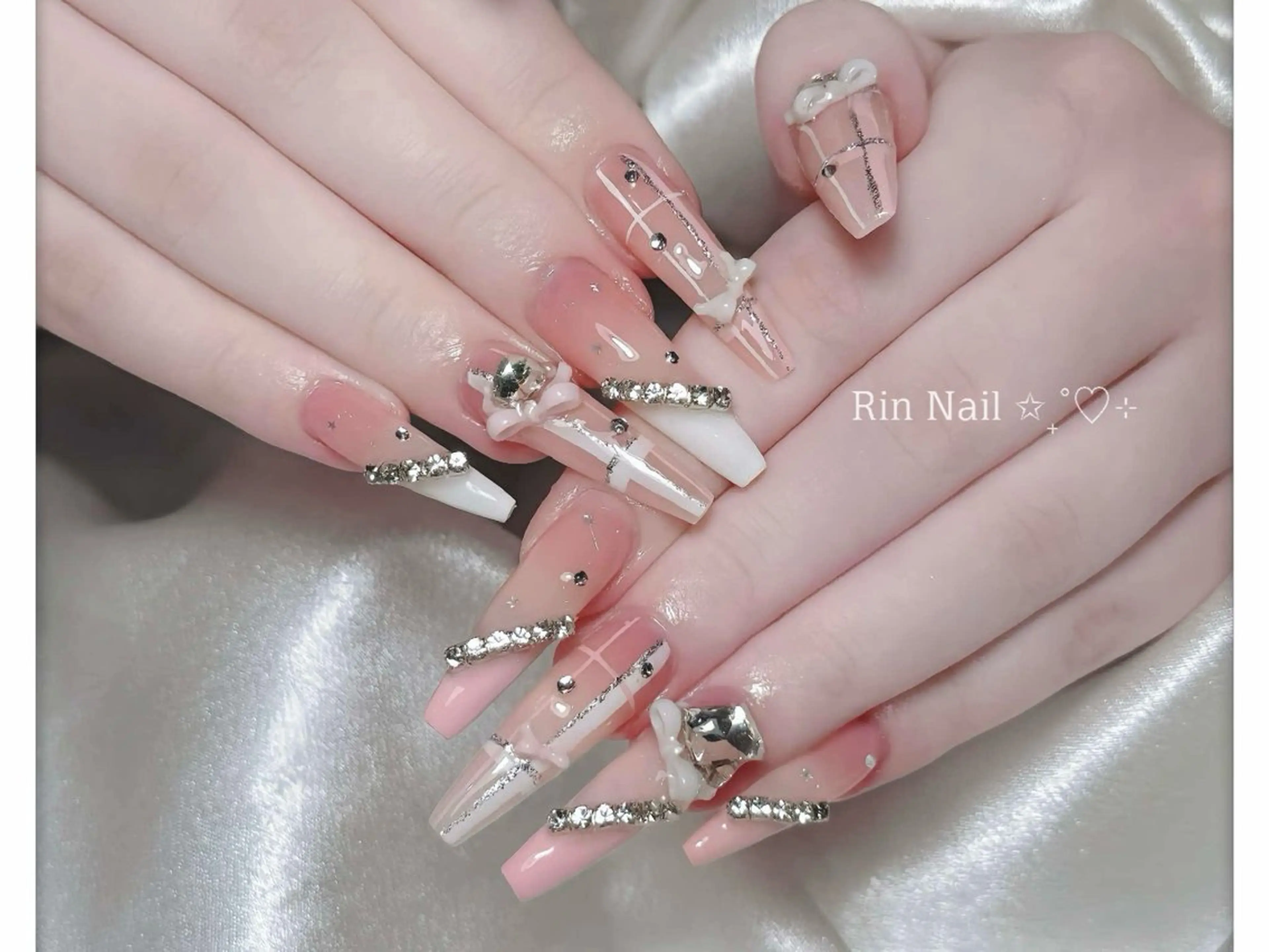 ネイル アートネイル チークネイル ジェルネイル ロングネイル マグネットネイル ハンドネイル Rin Nail 新大久保店のネイルデザイン