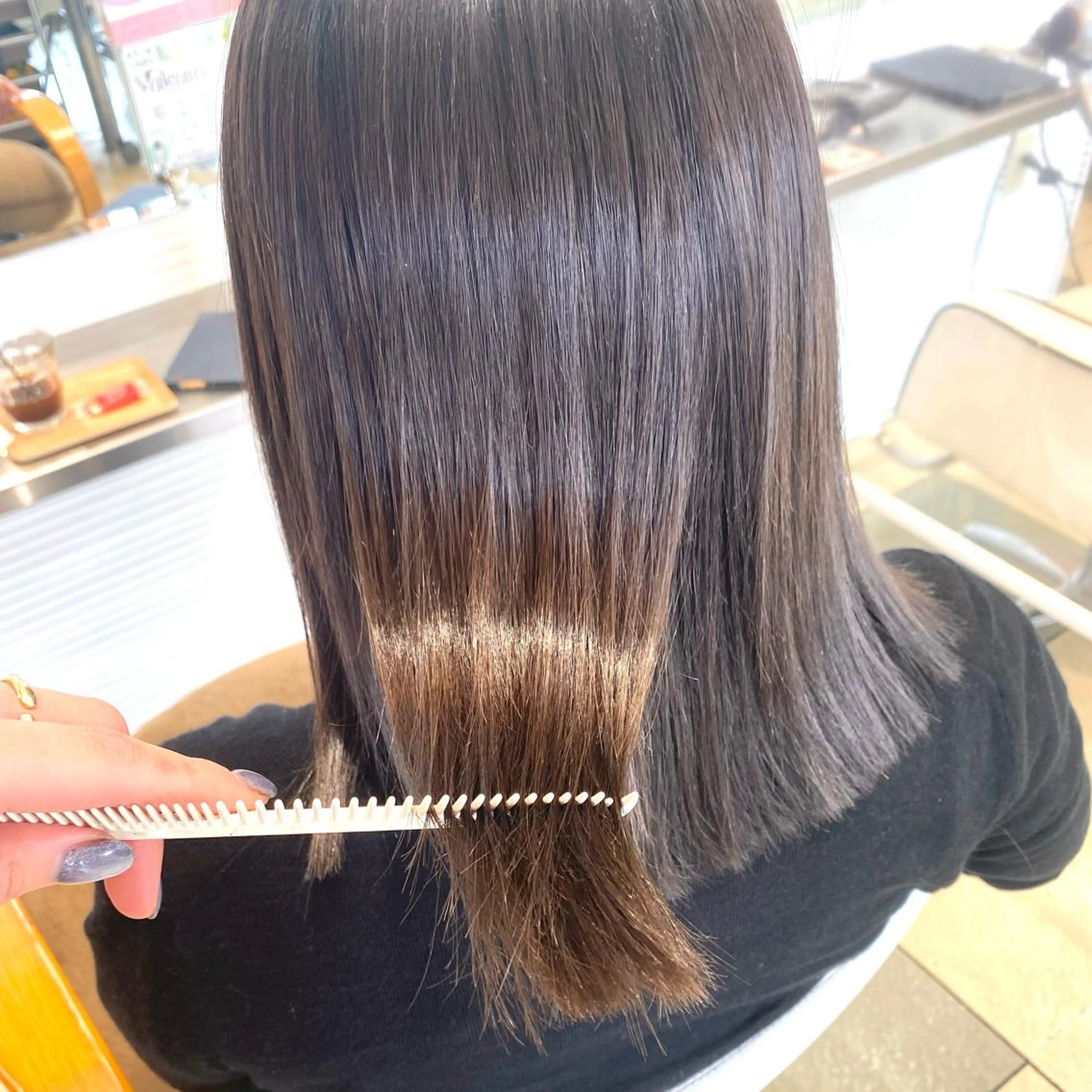 ミディアム カラー グレージュ 小野 茉奈美のヘアスタイル