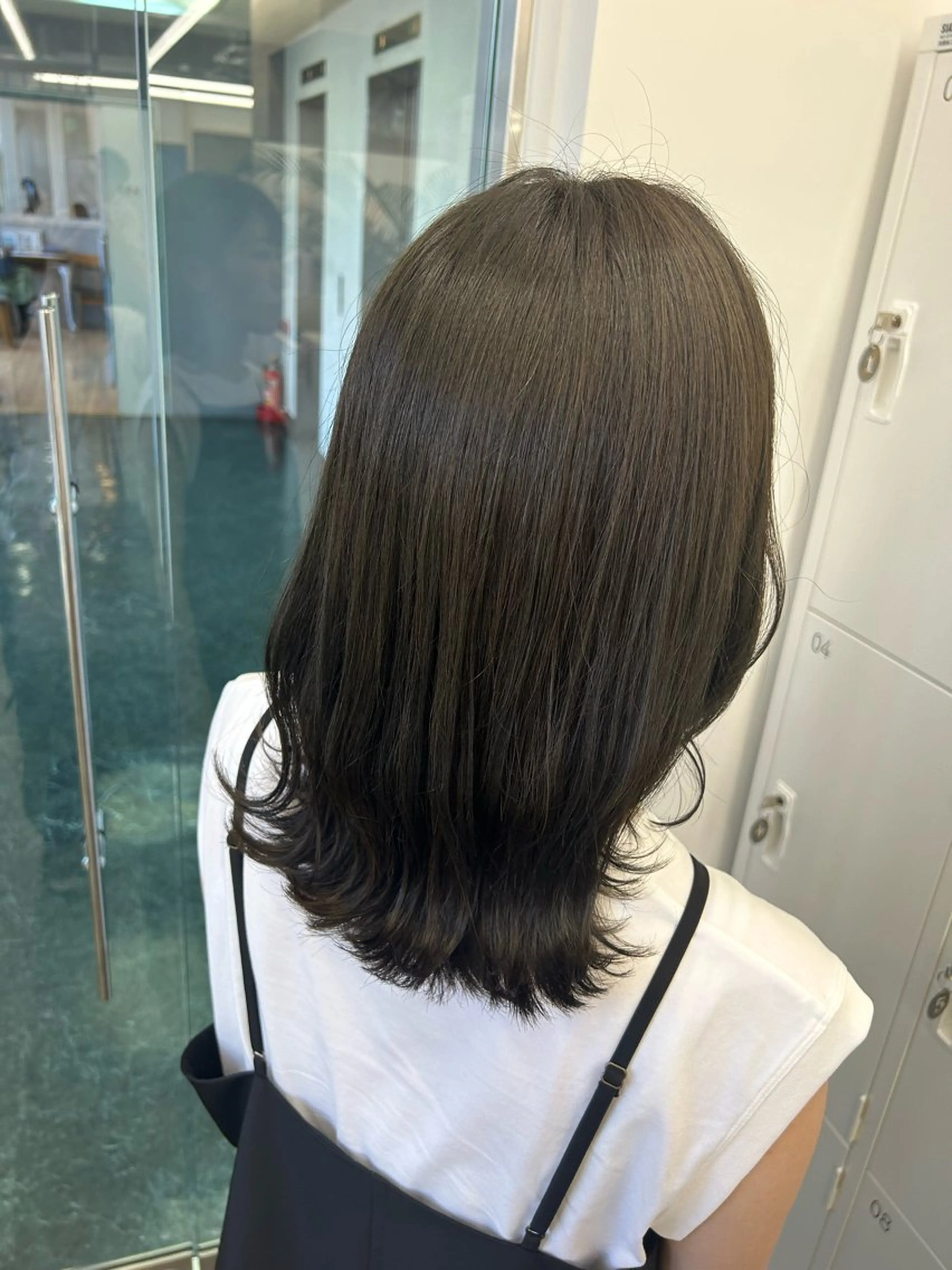 セミロング カラー グレージュ オリーブグレージュ オリーブグレー トリートメント Nanaha /レイヤーカットのヘアスタイル