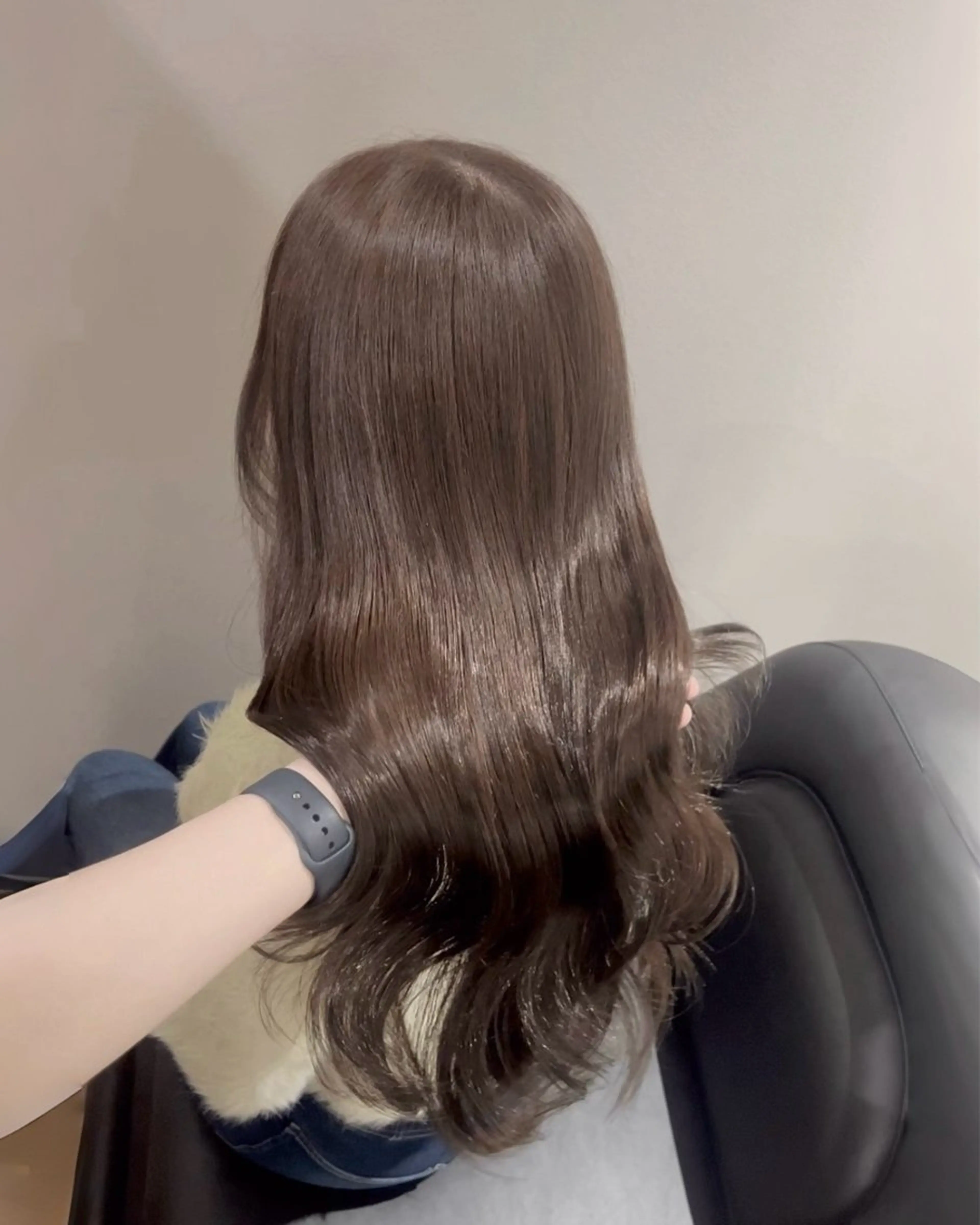 ミディアム カラー パーマ アッシュ アッシュグレー アッシュグレージュ ベージュカラー ブリーチ カット ヘアカラー トリートメント akira｜ 透明感ベージュ｜梅田のヘアスタイル