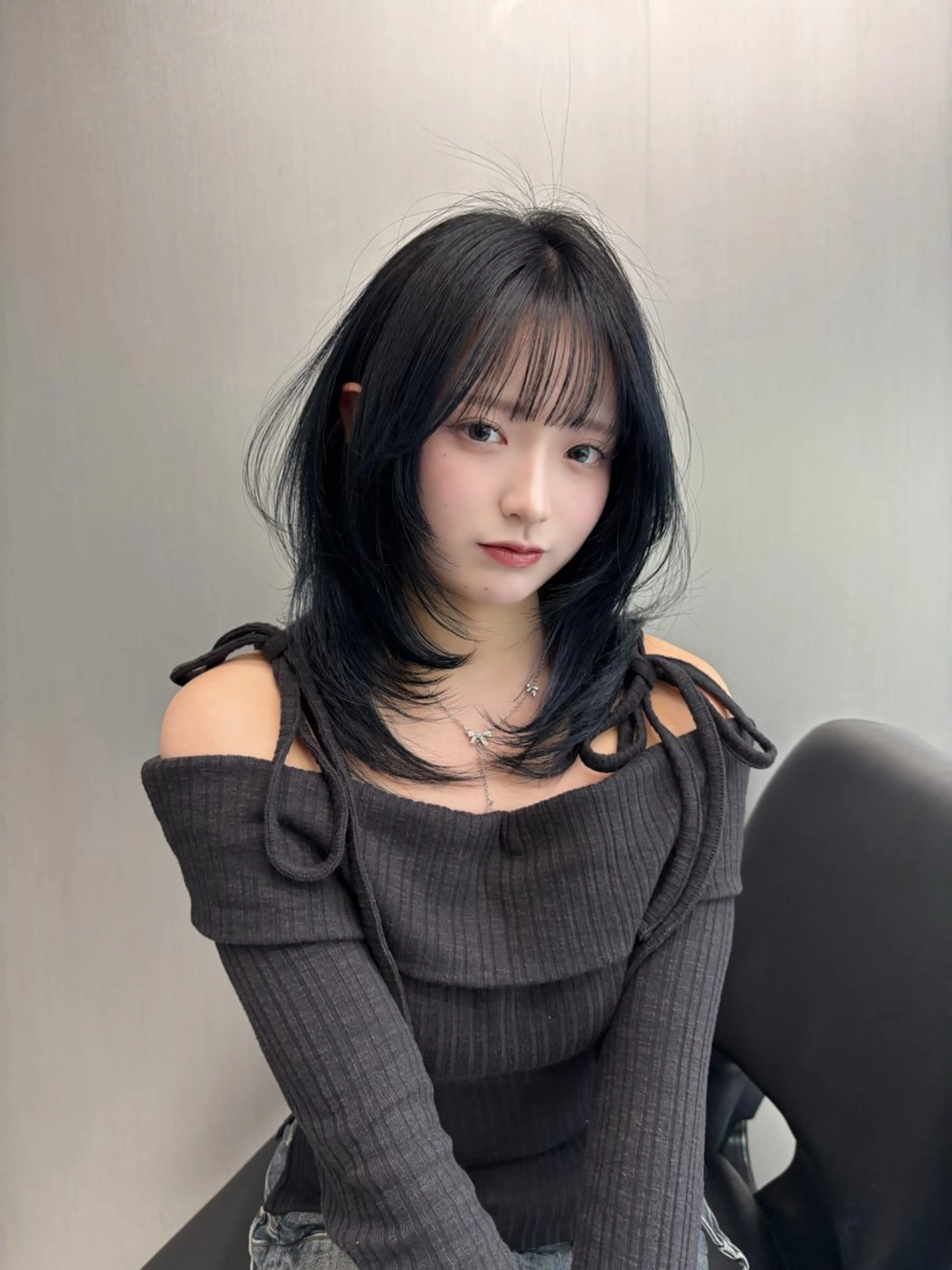 セミロング カラー 黒髪 ブルーカラー ブルーブラック レイヤーカット カット ヘアカラー トリートメント SHOUHEI .のヘアスタイル