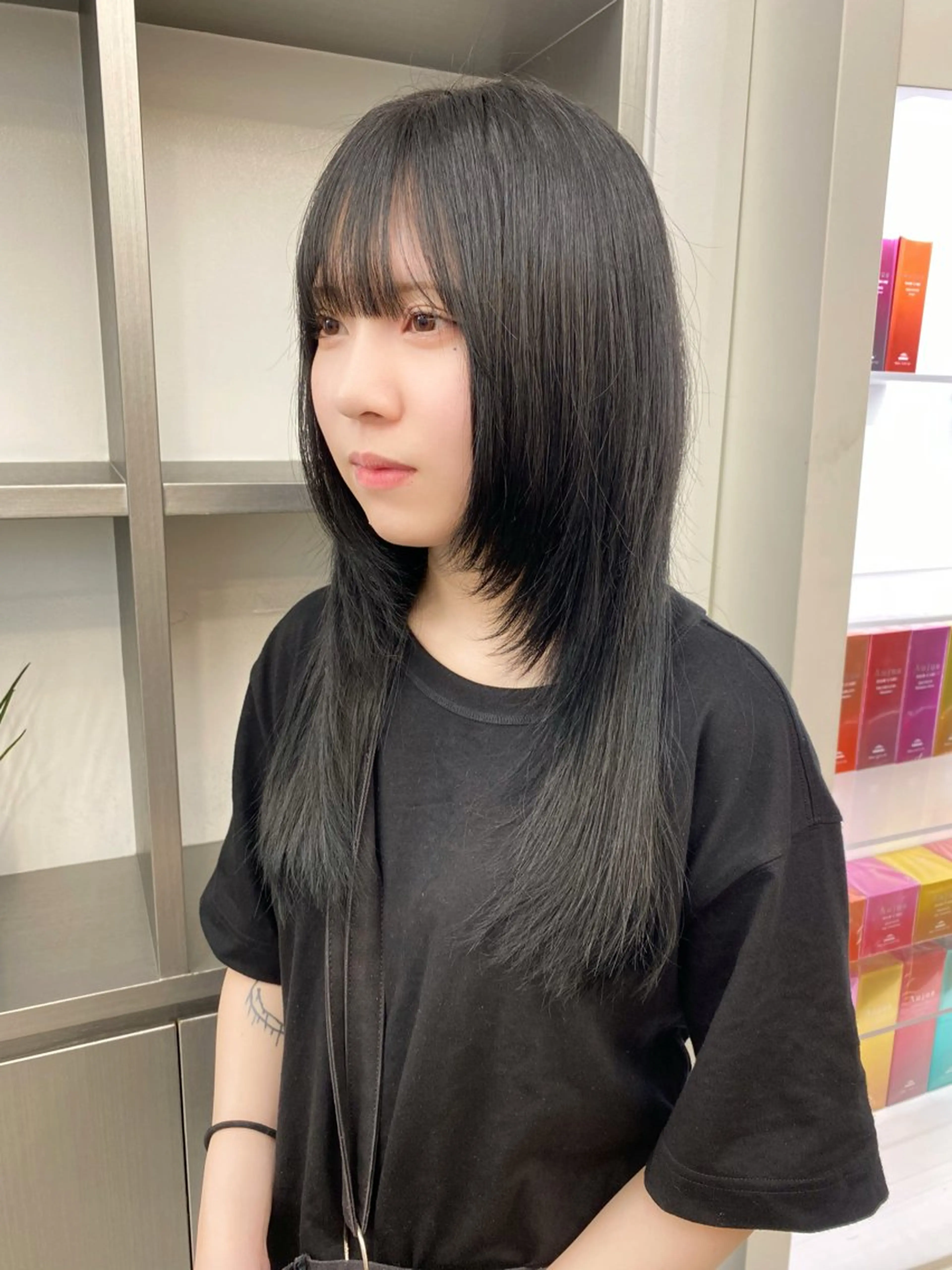 ロング カラー ロングレイヤー 黒髪 ブルーカラー ブルーブラック エクステ カット ヘアカラー トリートメント レイヤー/ハイトーン 🧸SENAのヘアスタイル