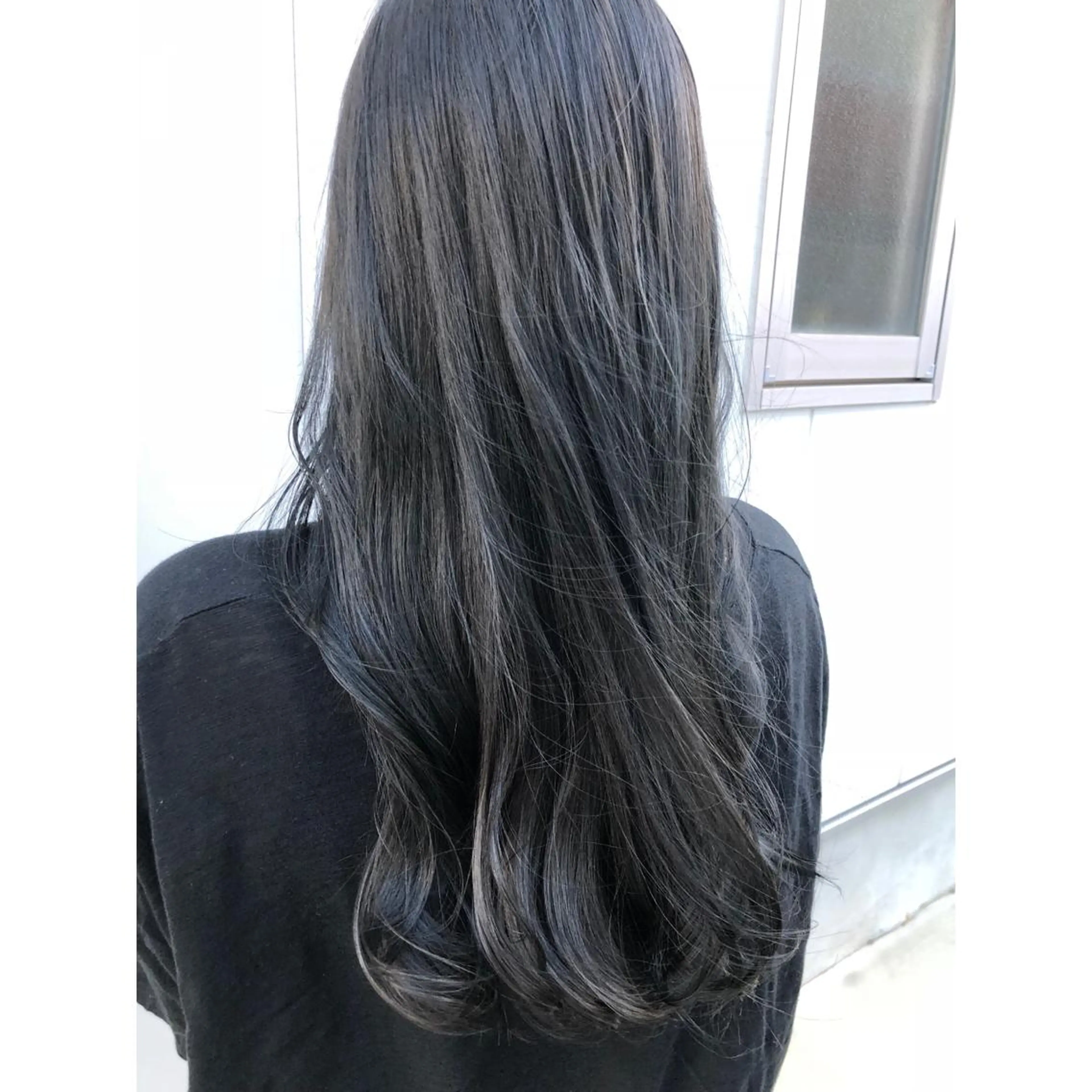 ロング カラー アッシュ アッシュブラック 黒髪 パーソナルカラー診断 できます　木曽　主博のヘアスタイル