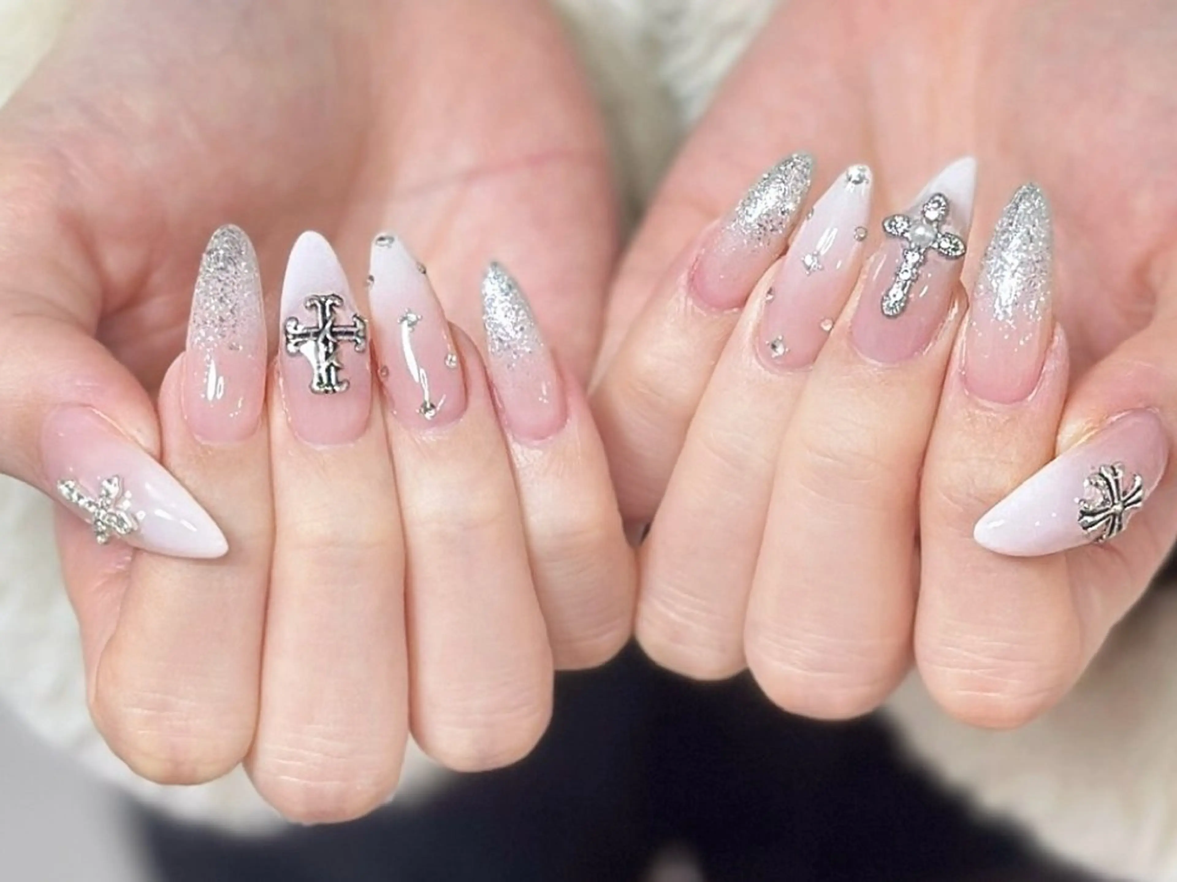 ネイル アートネイル オーロラネイル チークネイル フレンチネイル ガラスフレンチ ハンドネイル 🎀YooLi Nail salonのネイルデザイン