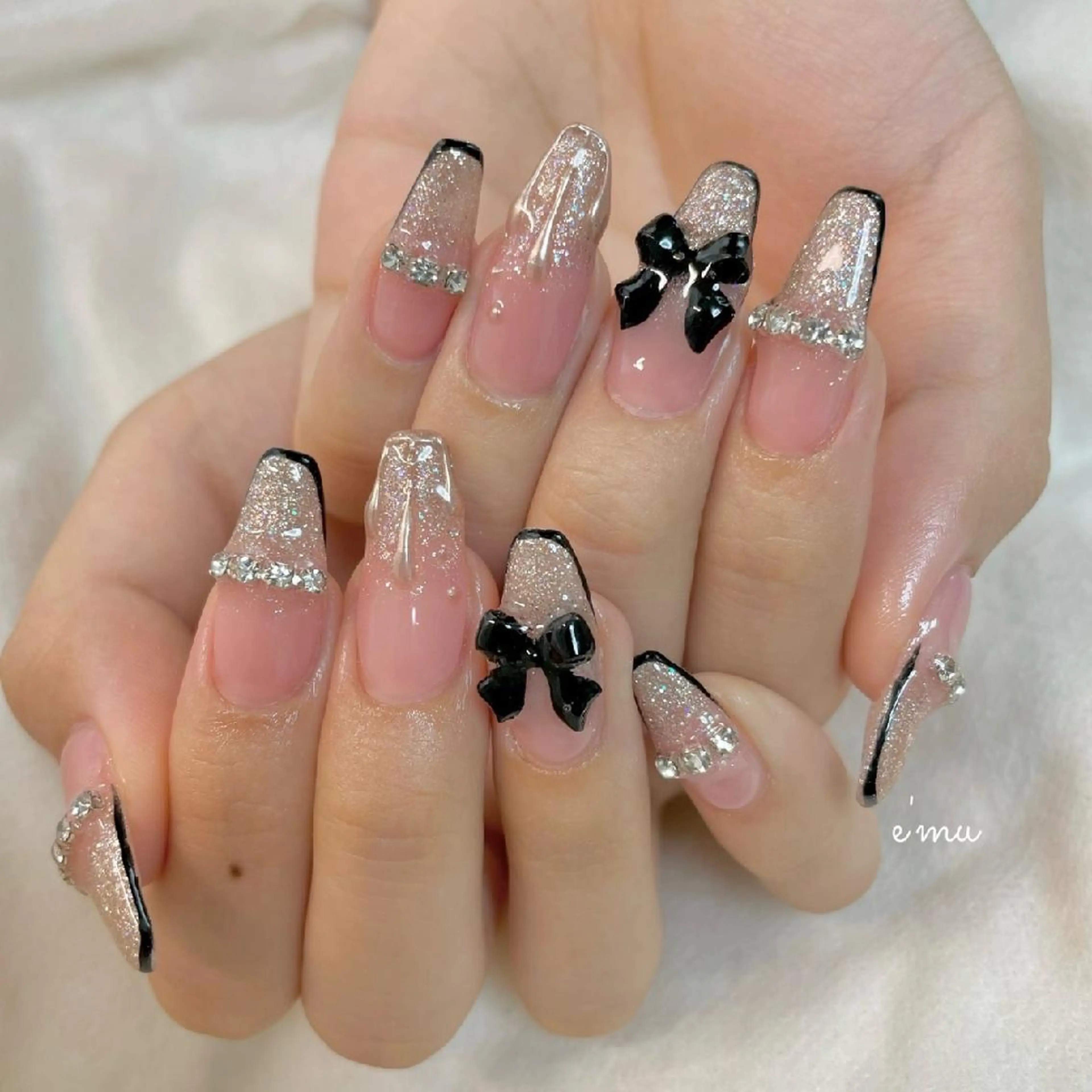 ネイル フレンチネイル ガーリー キラキラネイル 韓国ネイル リボン nail salon e'mu💐のネイルデザイン