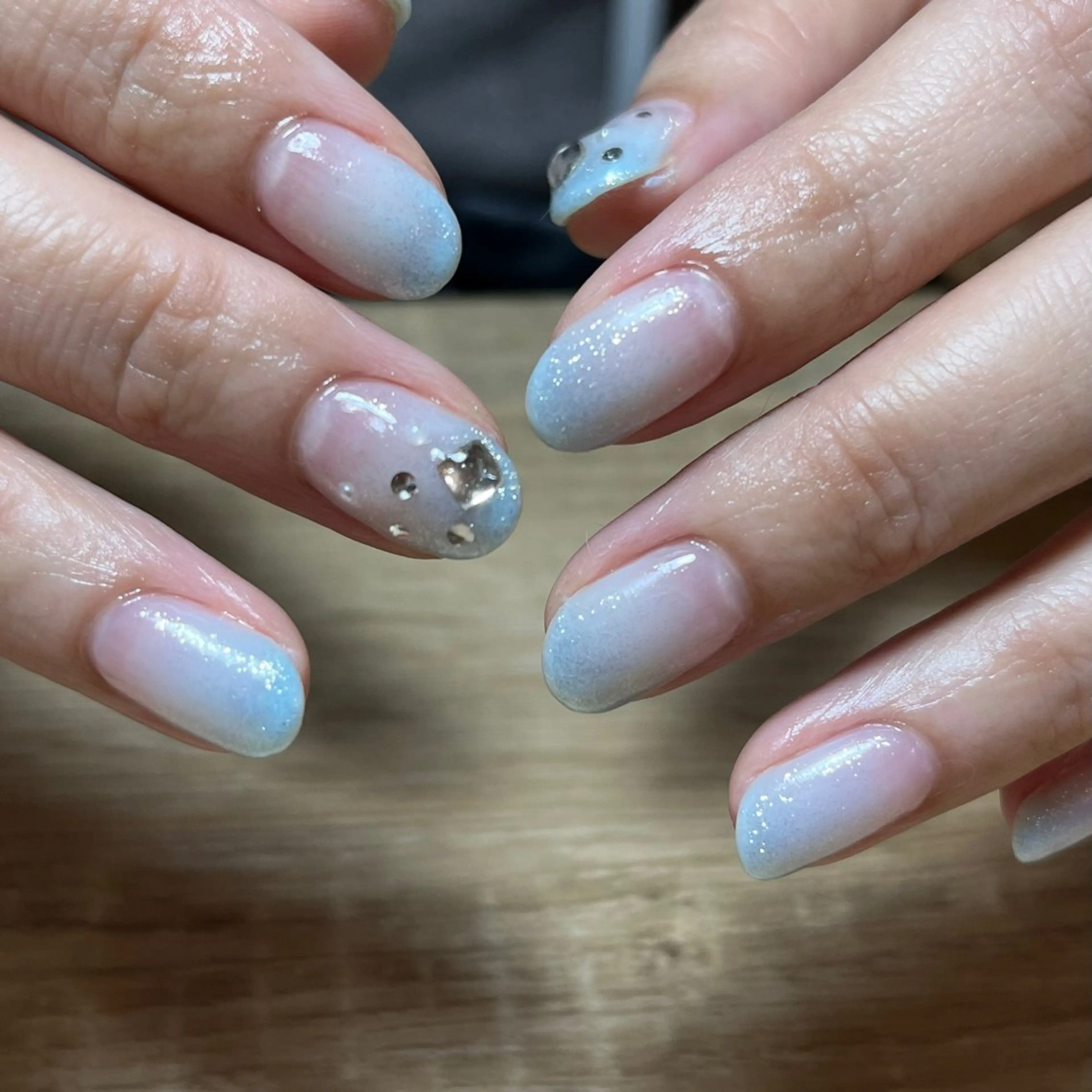 ネイル ジェルネイル グラデーション パラジェル 渡邊 束紗のネイルデザイン