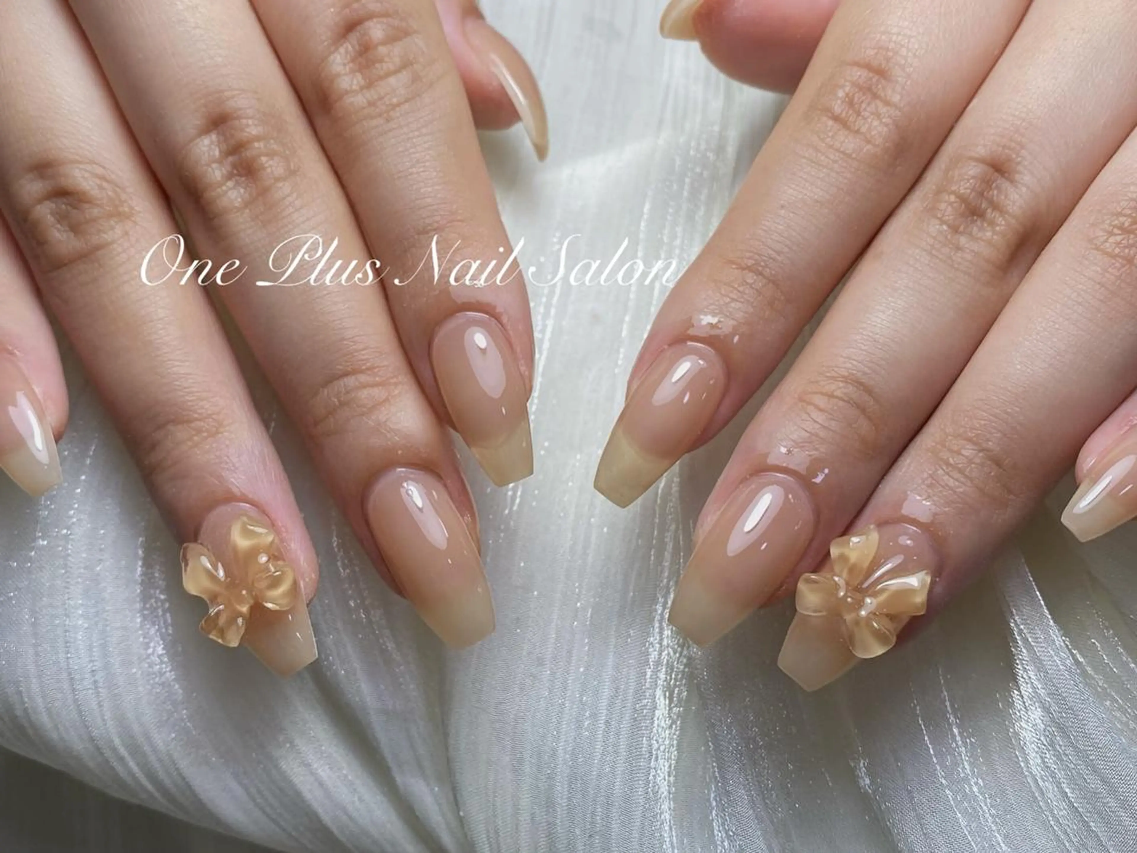 ネイル オーロラネイル 長さ出し フットネイル フレンチネイル ジェルネイル One Plus Nail Salonのネイルデザイン