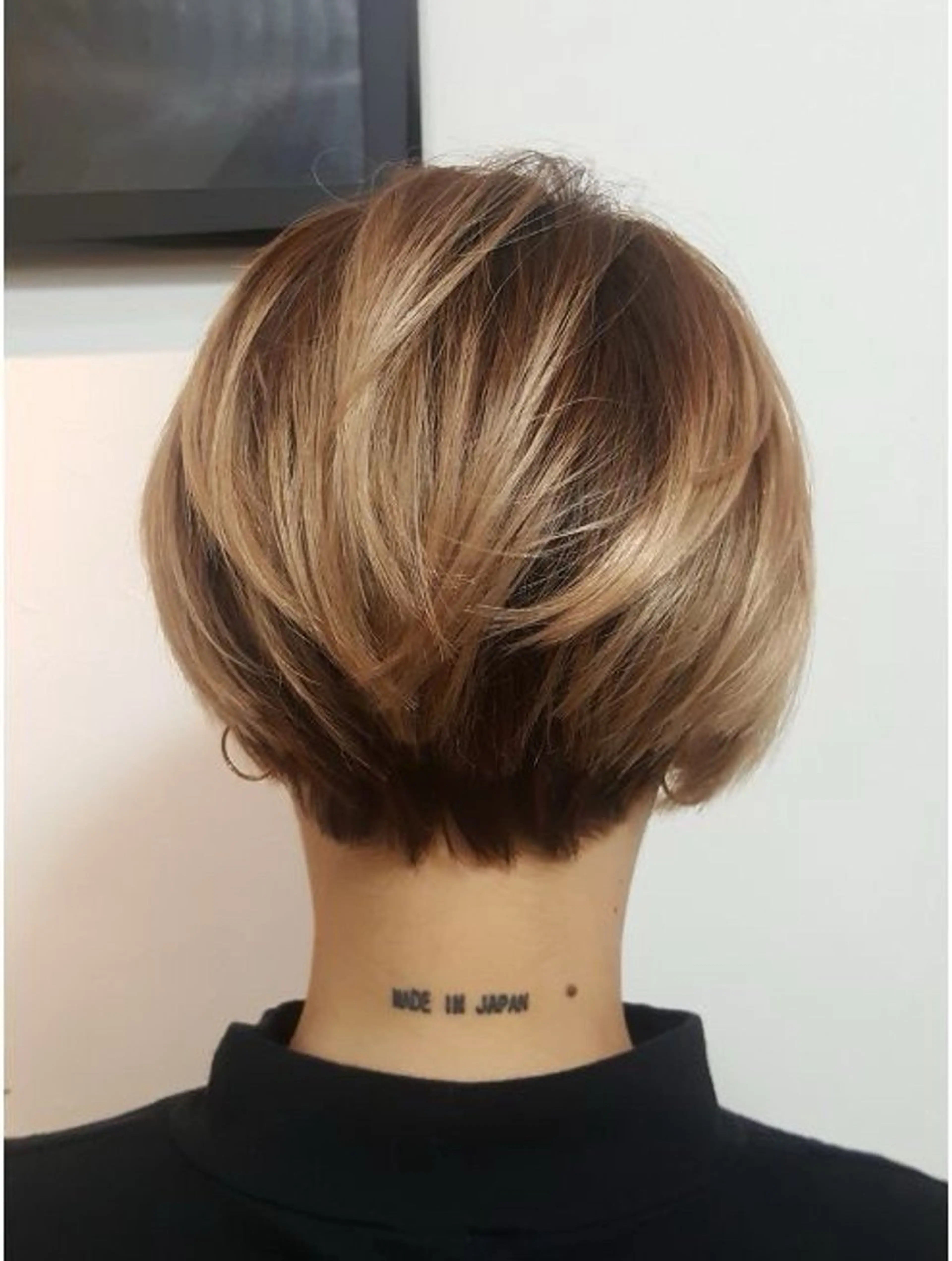 ショート かがやしづ ⭐️ハイトーンのヘアスタイル