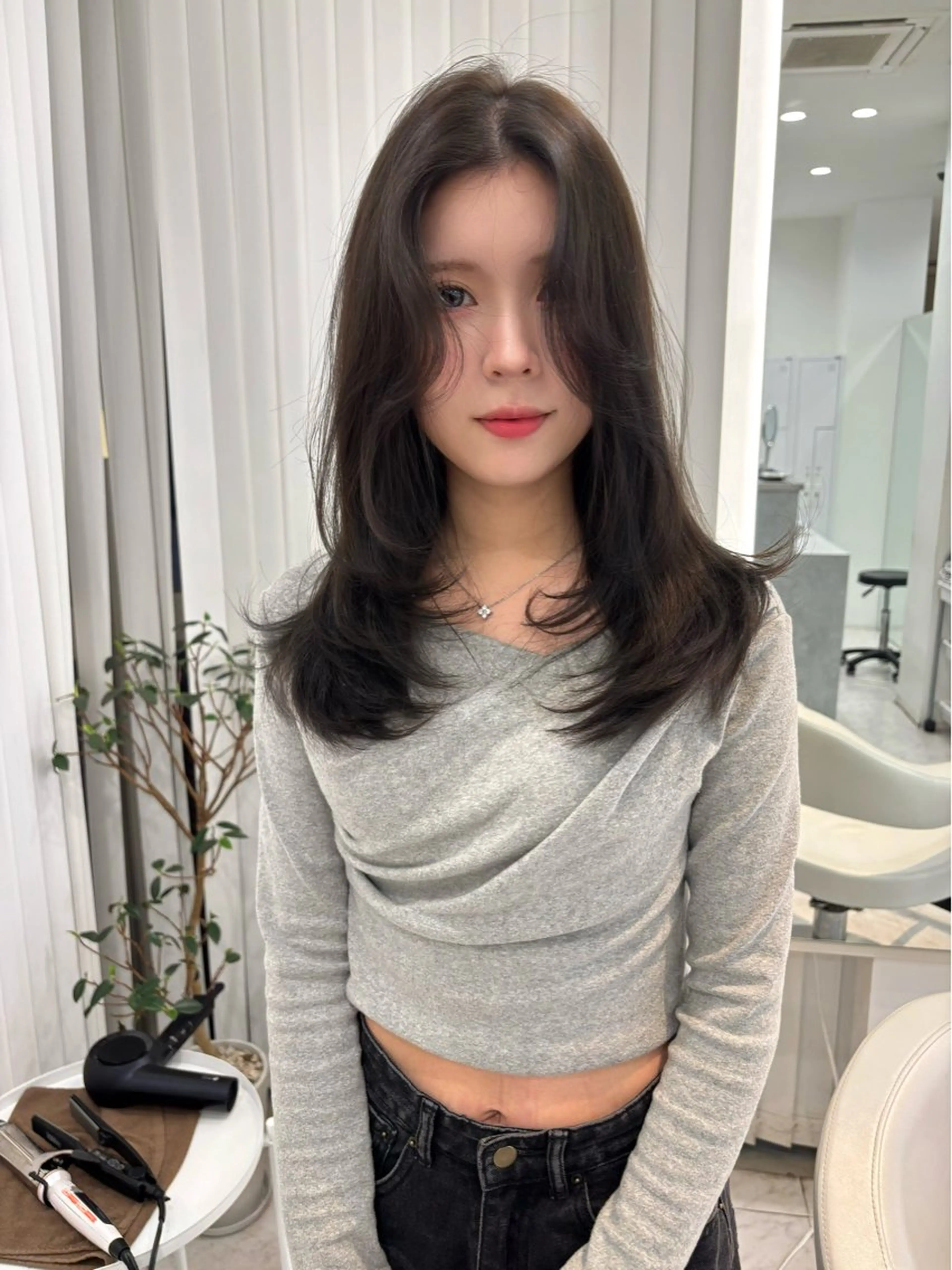 ロング カラー オリーブグレー カット ヘアカラー トリートメント レイヤーカット🎀 kanaのヘアスタイル