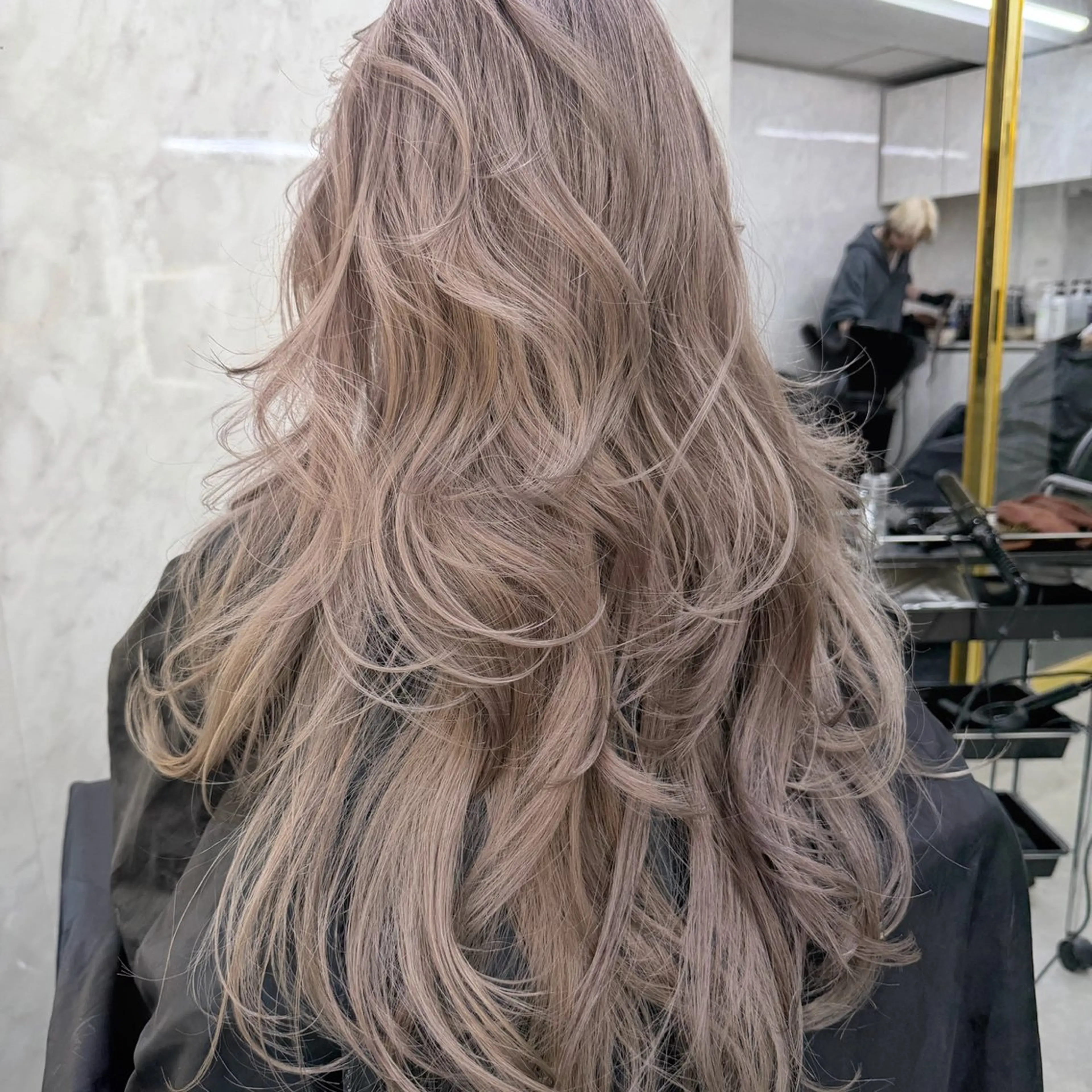 ロング カラー シールエクステ ハイトーンカラー エクステ ヘアカラー エクステ シールエクステ特化 ハイトーン、NANAのヘアスタイル