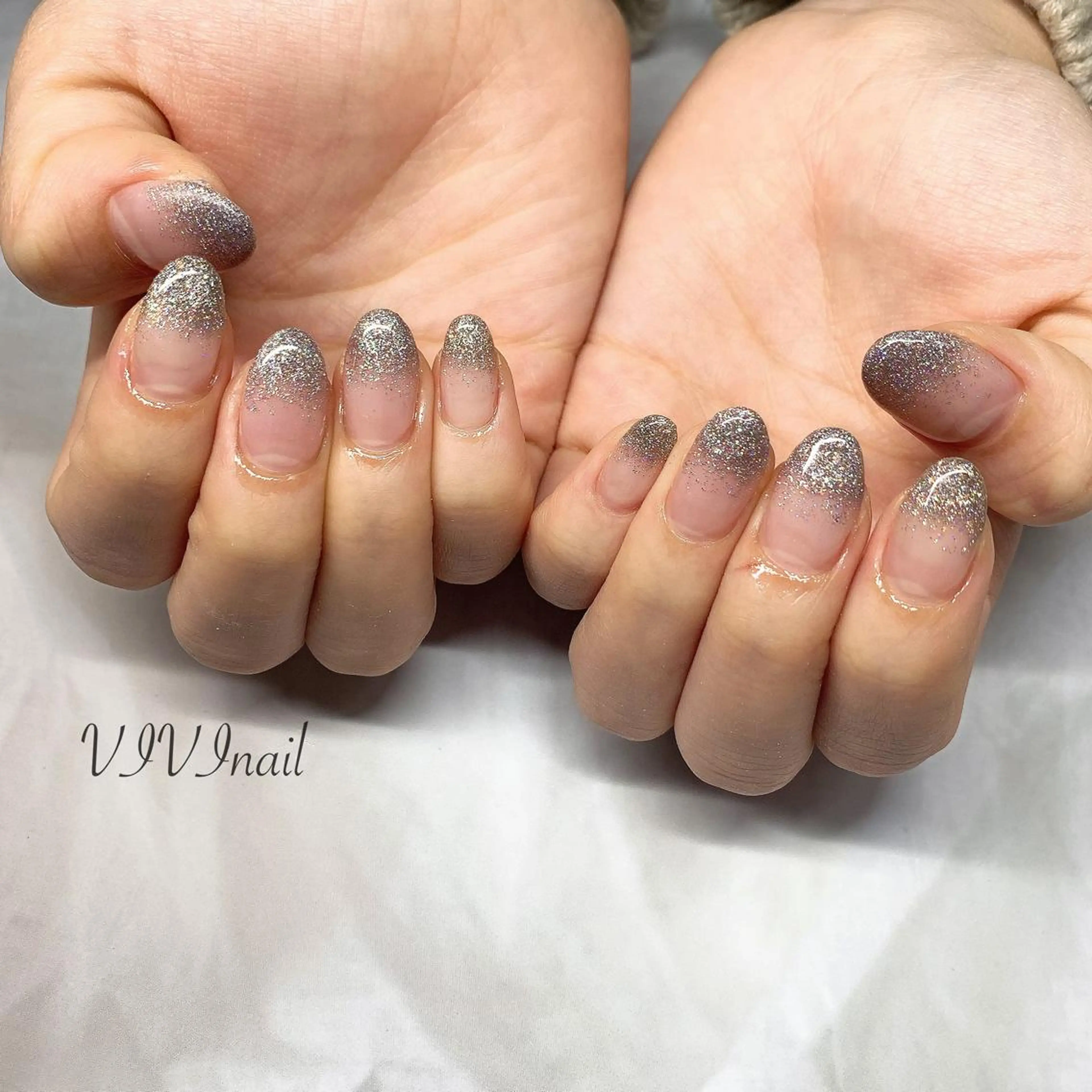 ネイル ラメ(グリッター) ラメグラデーション シンプルネイル ハンドネイル vivi nailのネイルデザイン