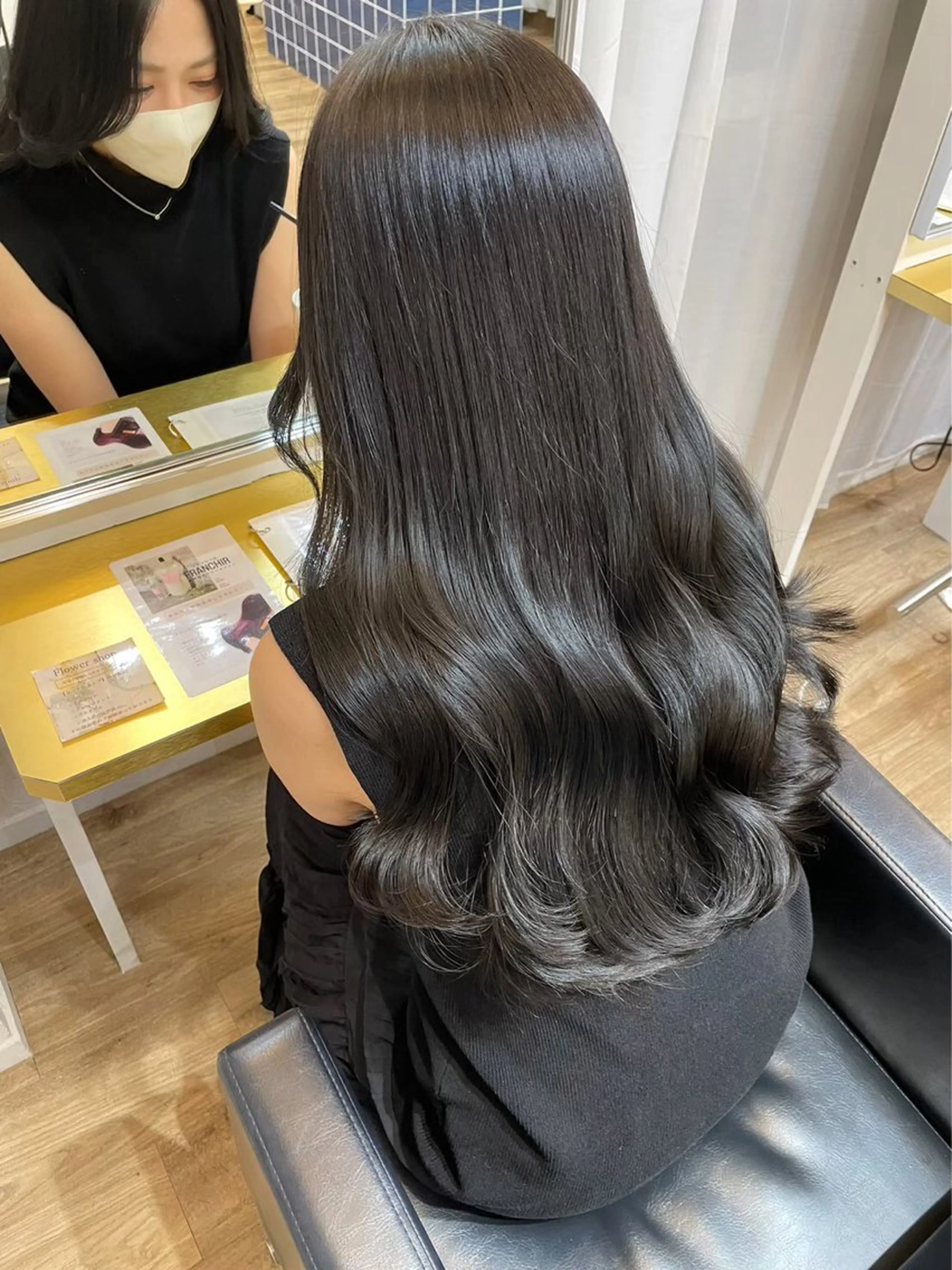 ロング カラー グレージュ ヘアカラー ioe 元町のヘアスタイル