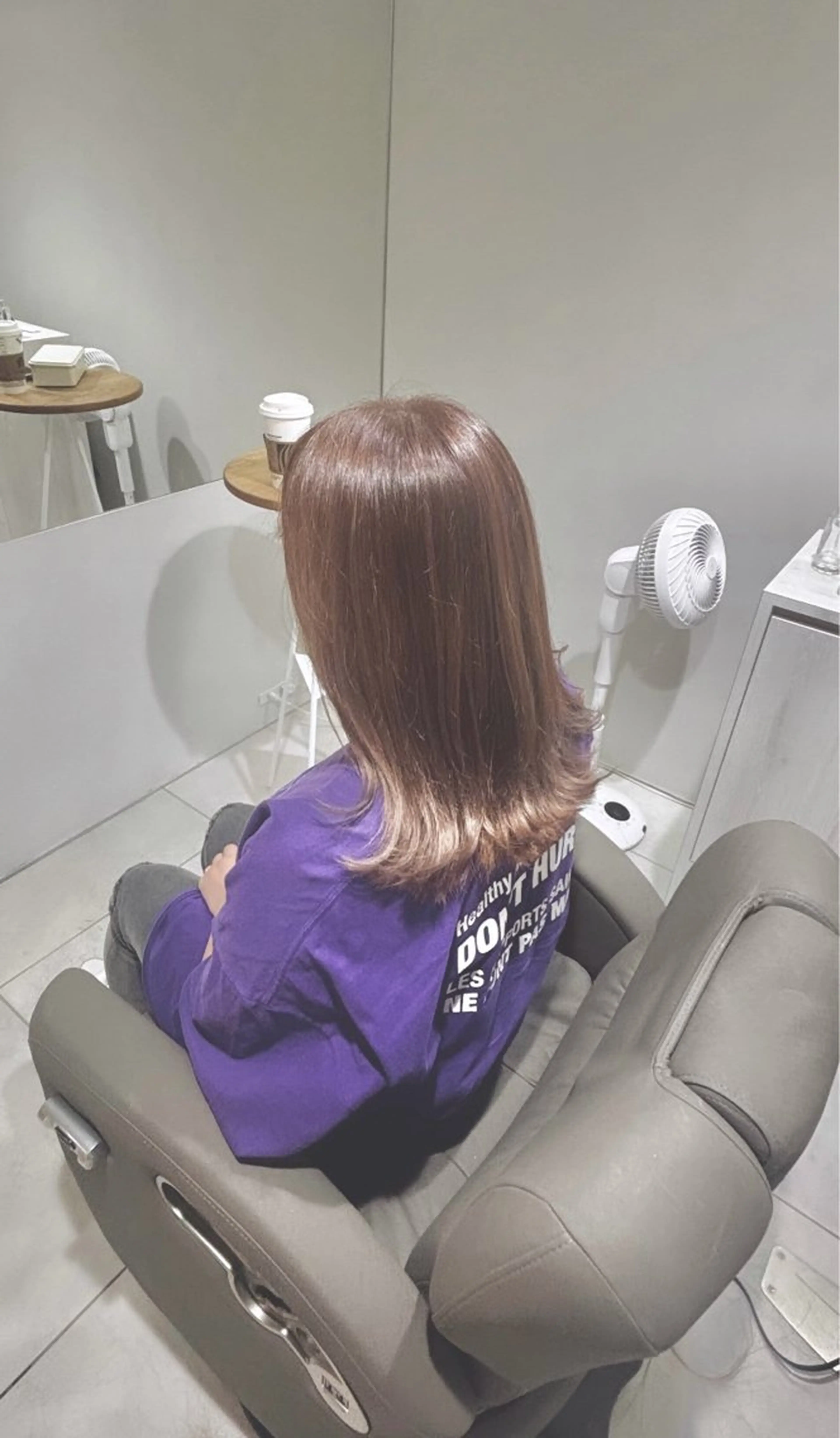 セミロング カット ヘアカラー トリートメント 白土 さくらのヘアスタイル