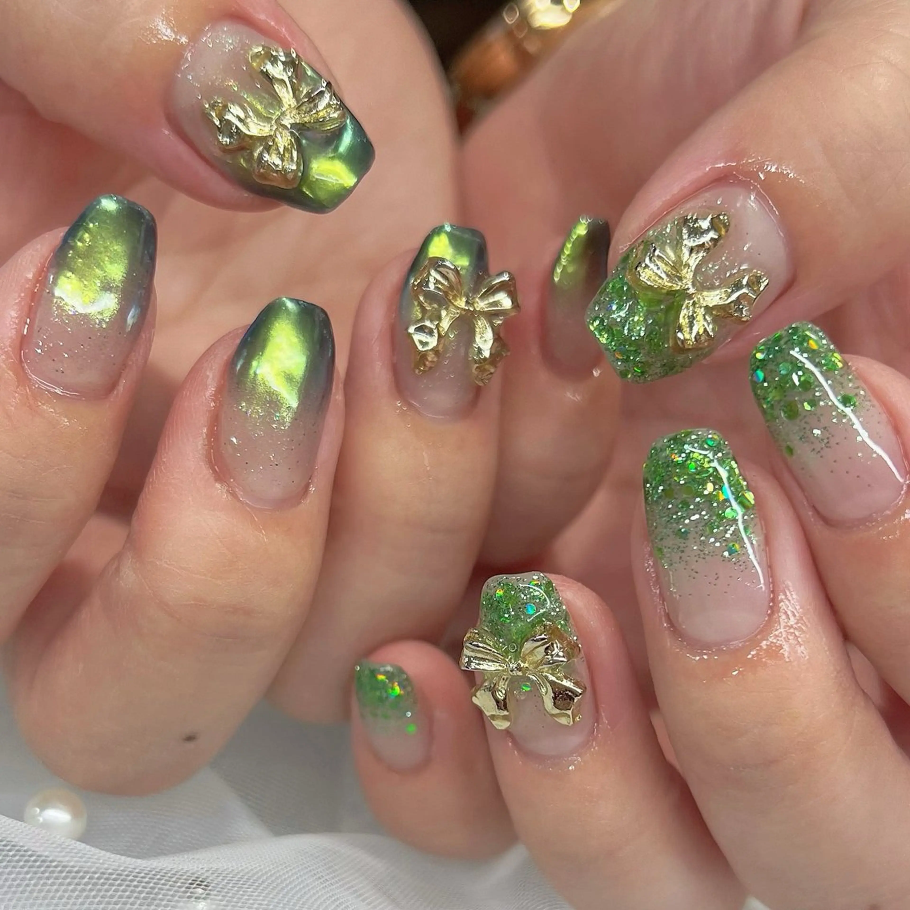 ネイル ラメ(グリッター) ラメグラデーション リボン 内田 里穂のネイルデザイン