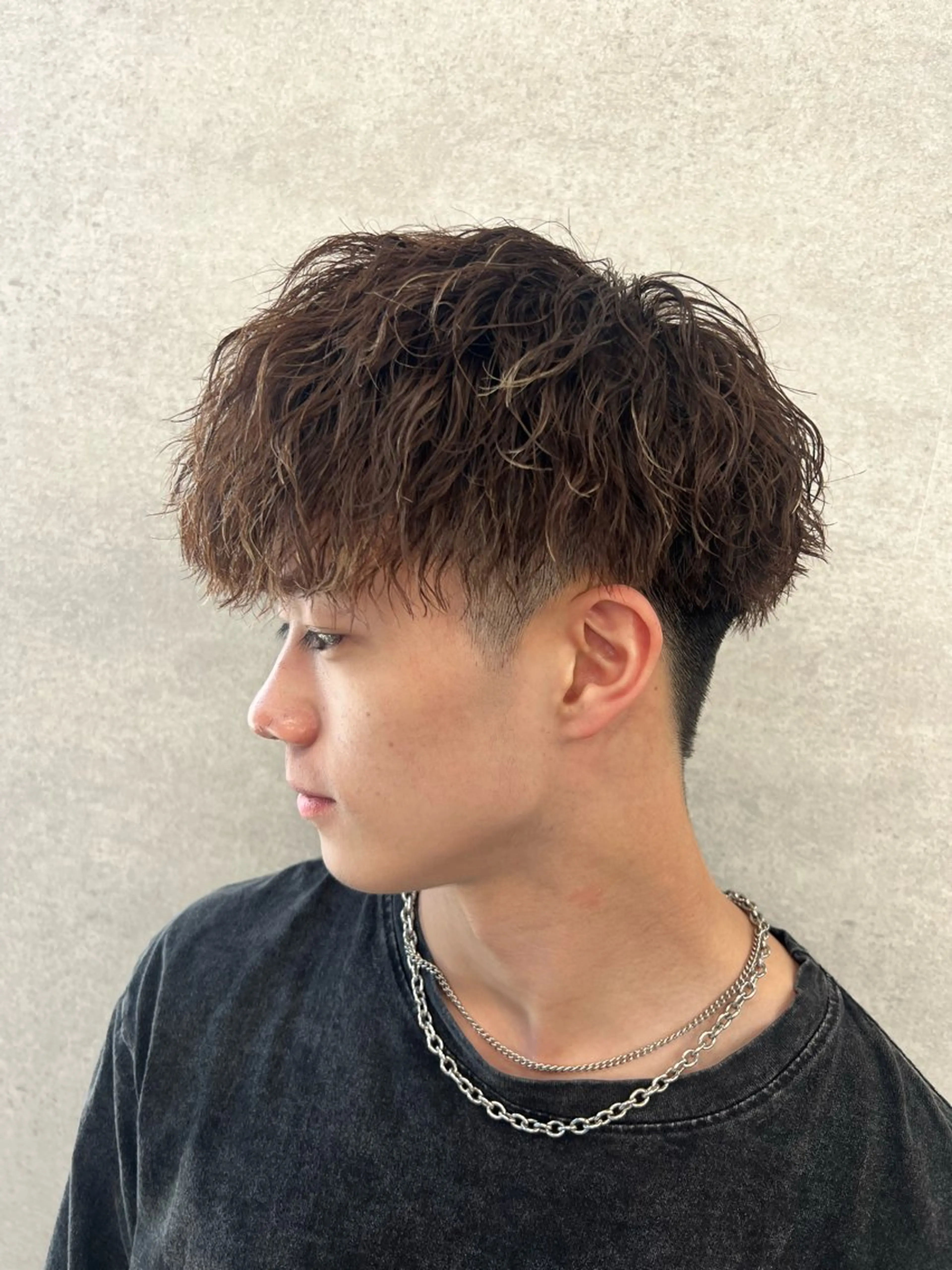 ショート カラー パーマ ヘアアレンジ メンズ センターパート メンズハイライト メンズメッシュ マッシュ メンズパーマ カット パーマ トリートメント ヘッドスパ ヘアセット 仕上がり満足度No. 1🔥BLUCK🔥のヘアスタイル