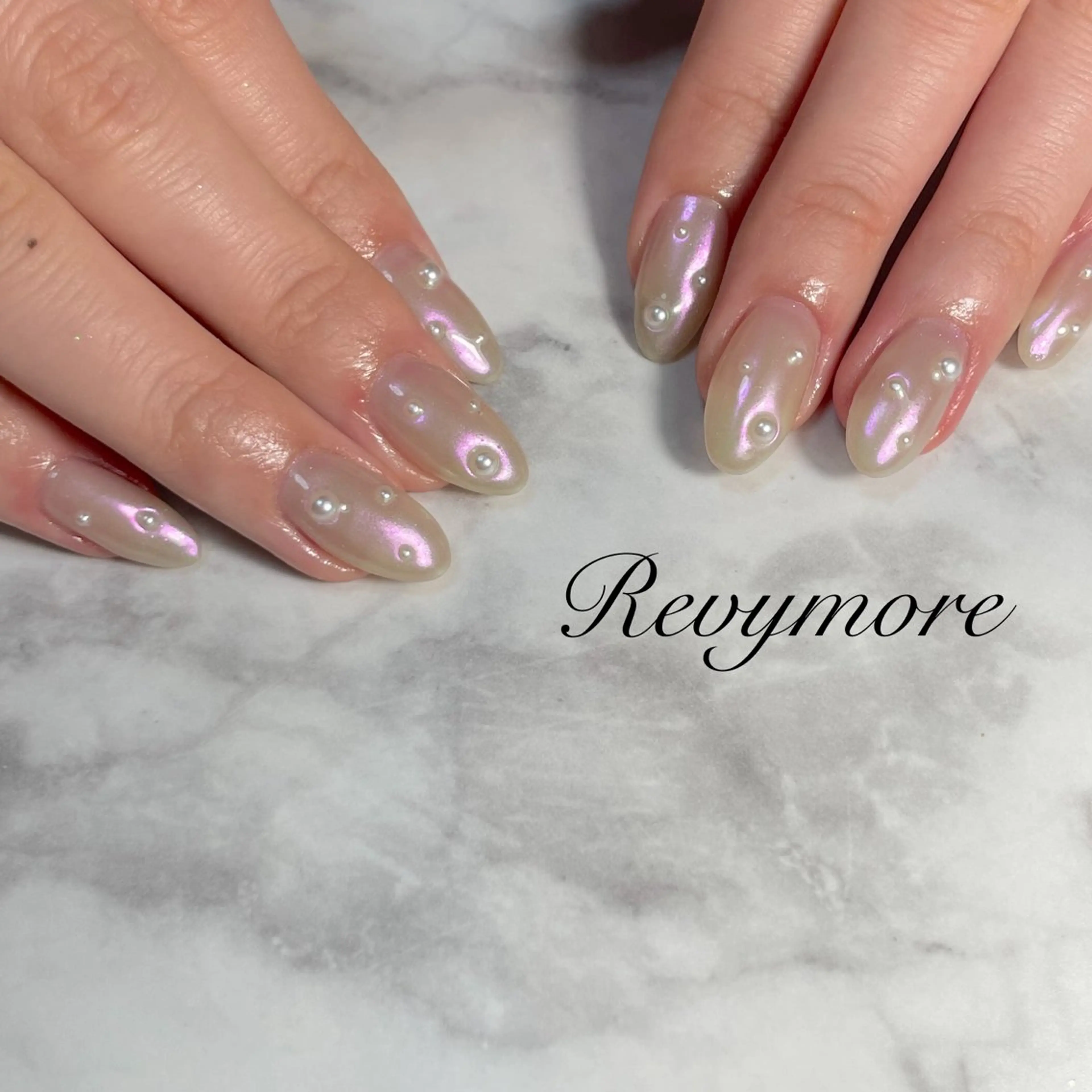 ネイル オーロラネイル ジェルネイル キラキラネイル 韓国ネイル ニュアンスネイル nail salon Revymoreのネイルデザイン
