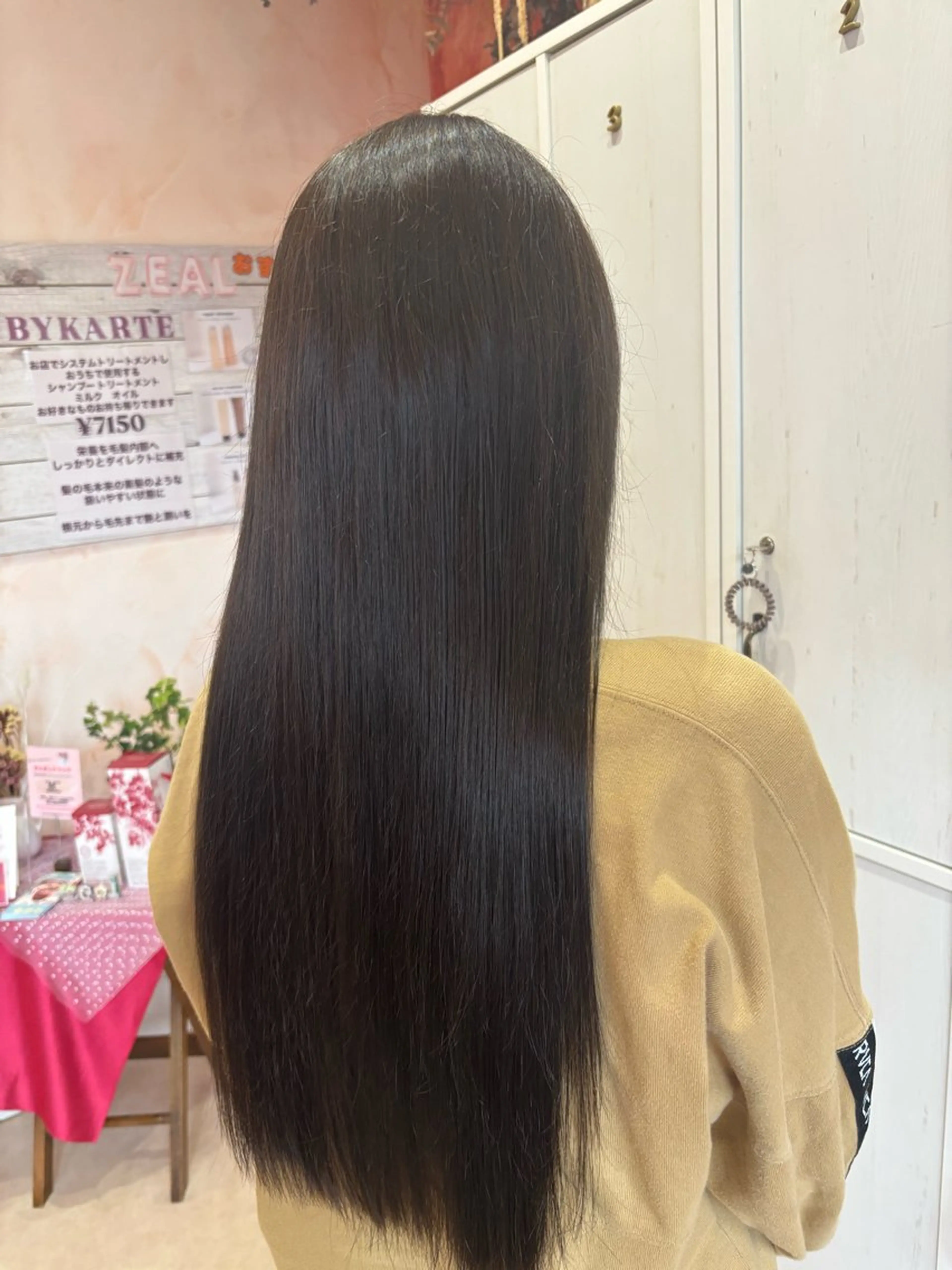 ロング カラー アッシュ オリーブアッシュ 、 、のヘアスタイル