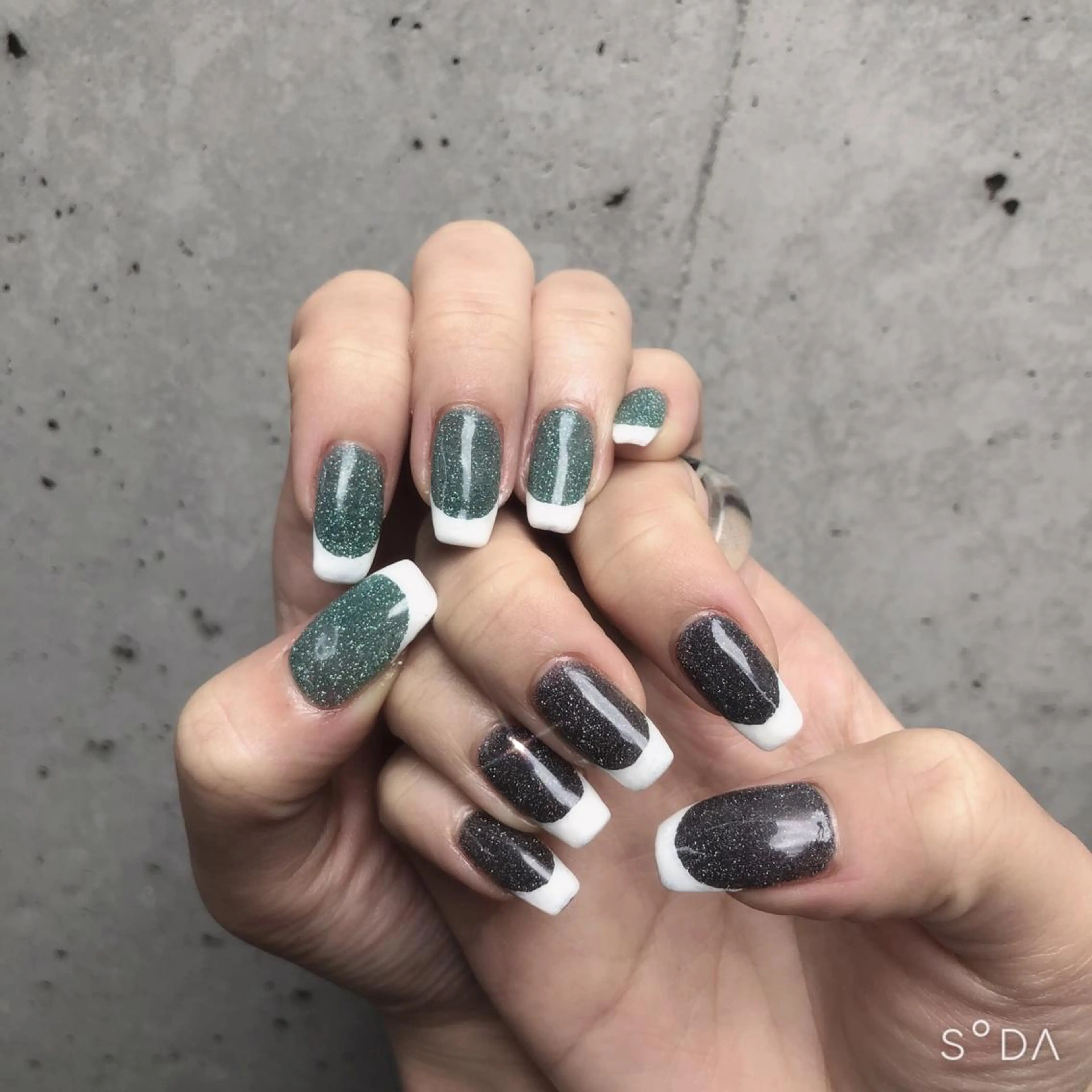 ネイル フレンチネイル ジェルネイル 韓国ネイル ラメ(グリッター) 冬ネイル You kyehwaのネイルデザイン