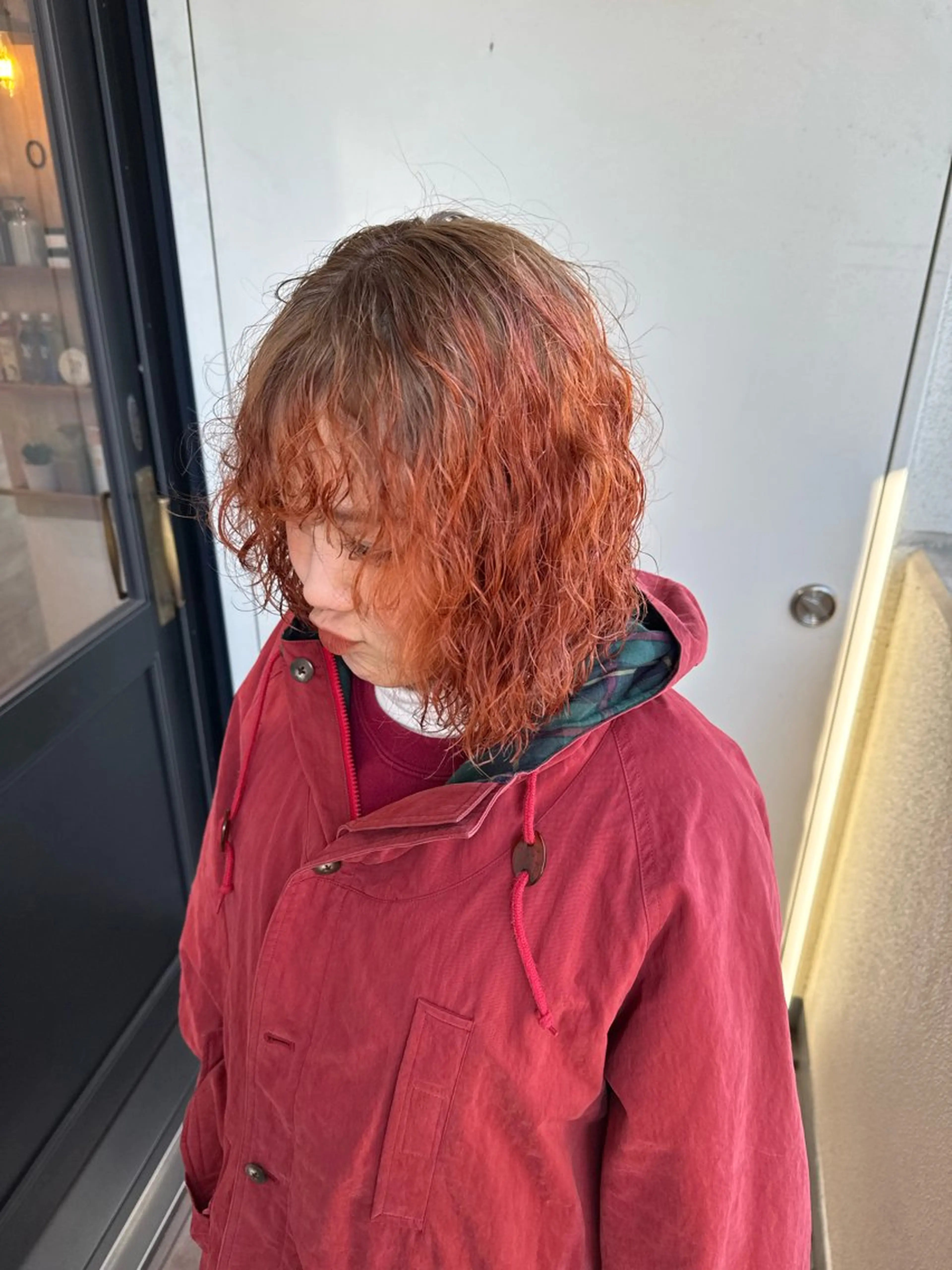 ミディアム カラー パーマ ミディアムパーマ ブリーチ オレンジ ヘアカラー 美髪縮毛矯正/暖色 カラー/エクステのヘアスタイル
