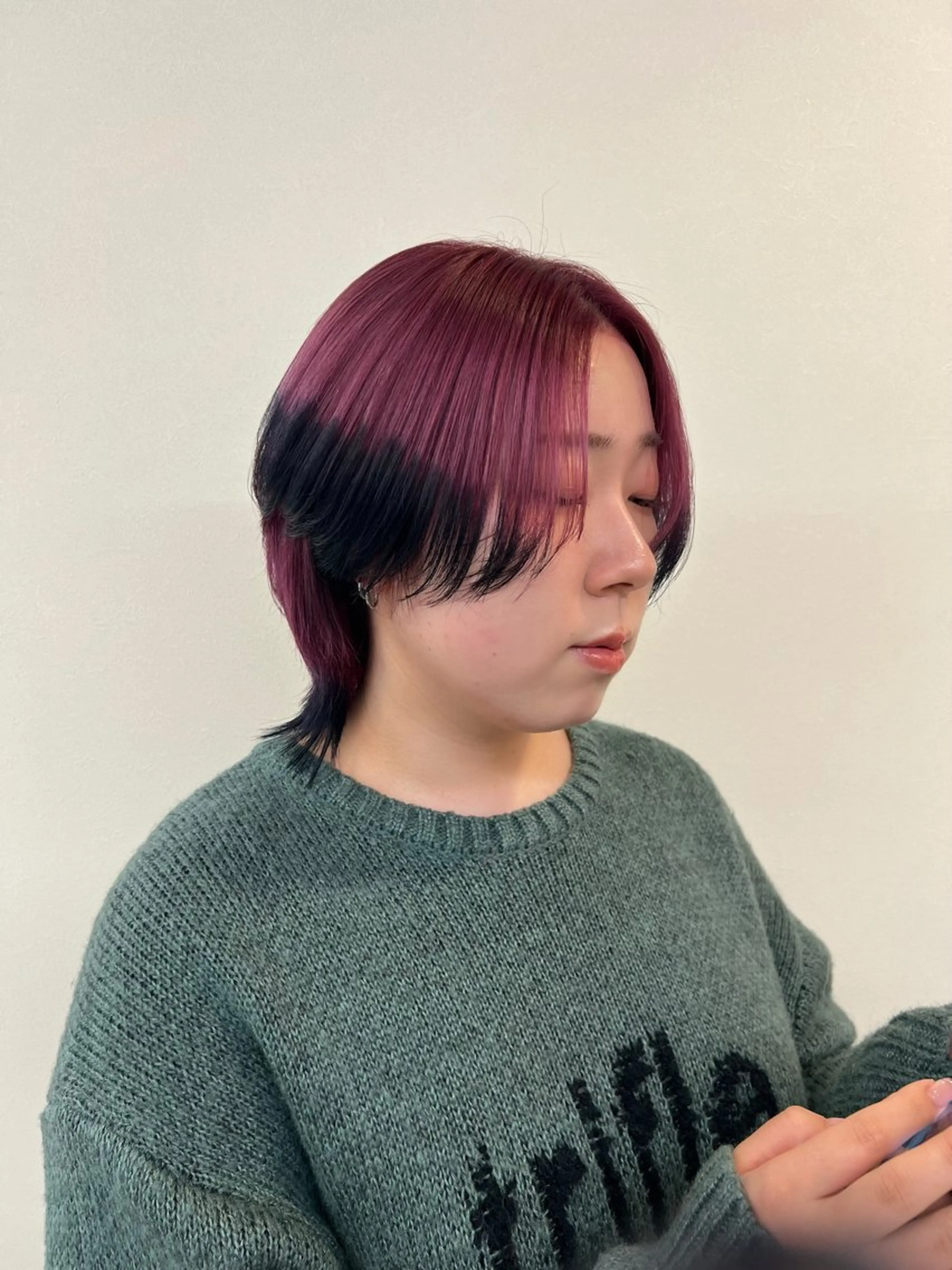 ミディアム カラー 黒髪 ブルーカラー ブルーブラック カシス デザインカラー ヘアカラー ブリーチカラー🦋‪ 田中さくらのヘアスタイル