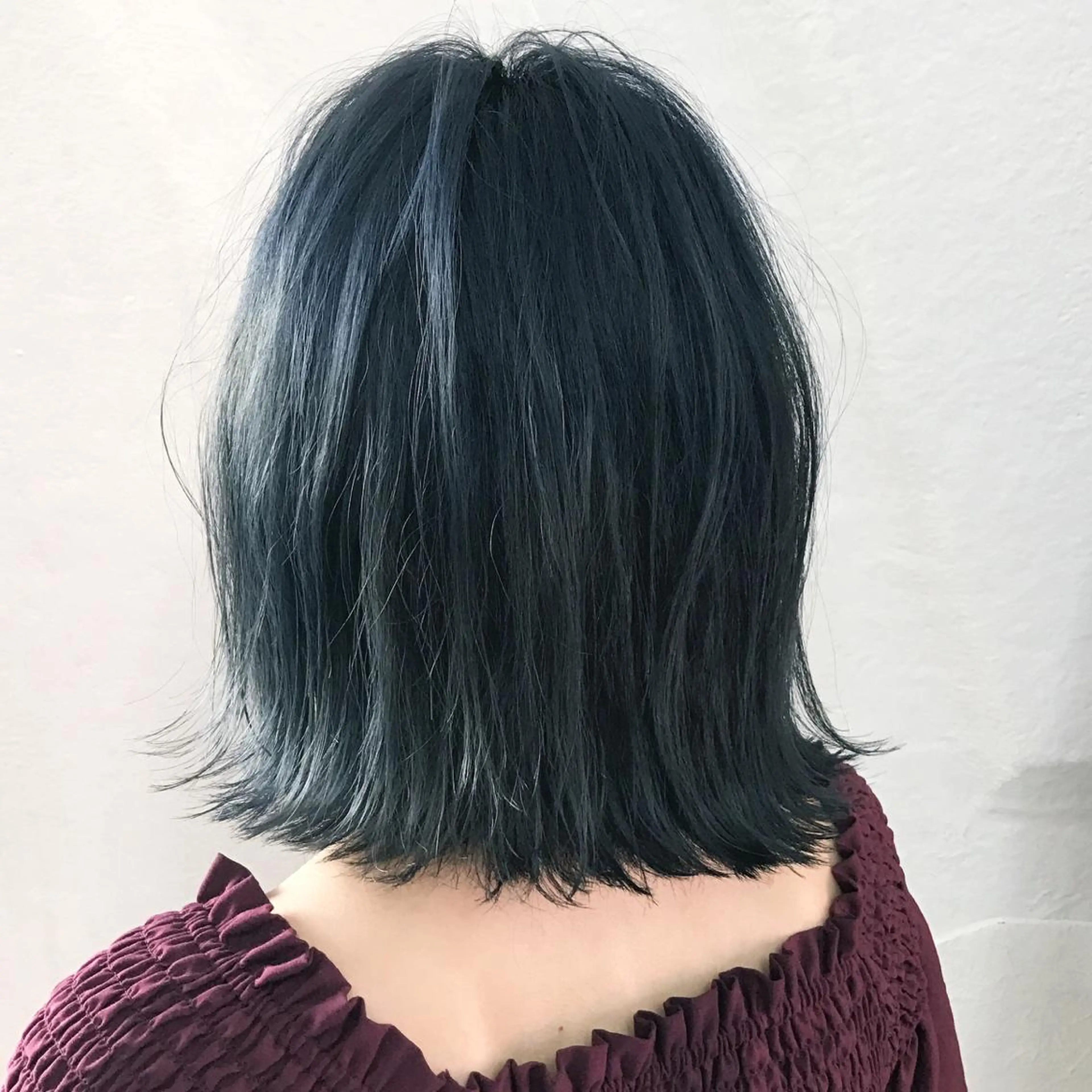 ミディアム カラー ブリーチ ブルーカラー ネイビーカラー K-POP好き美容師 🇰🇷Kai.Yのヘアスタイル