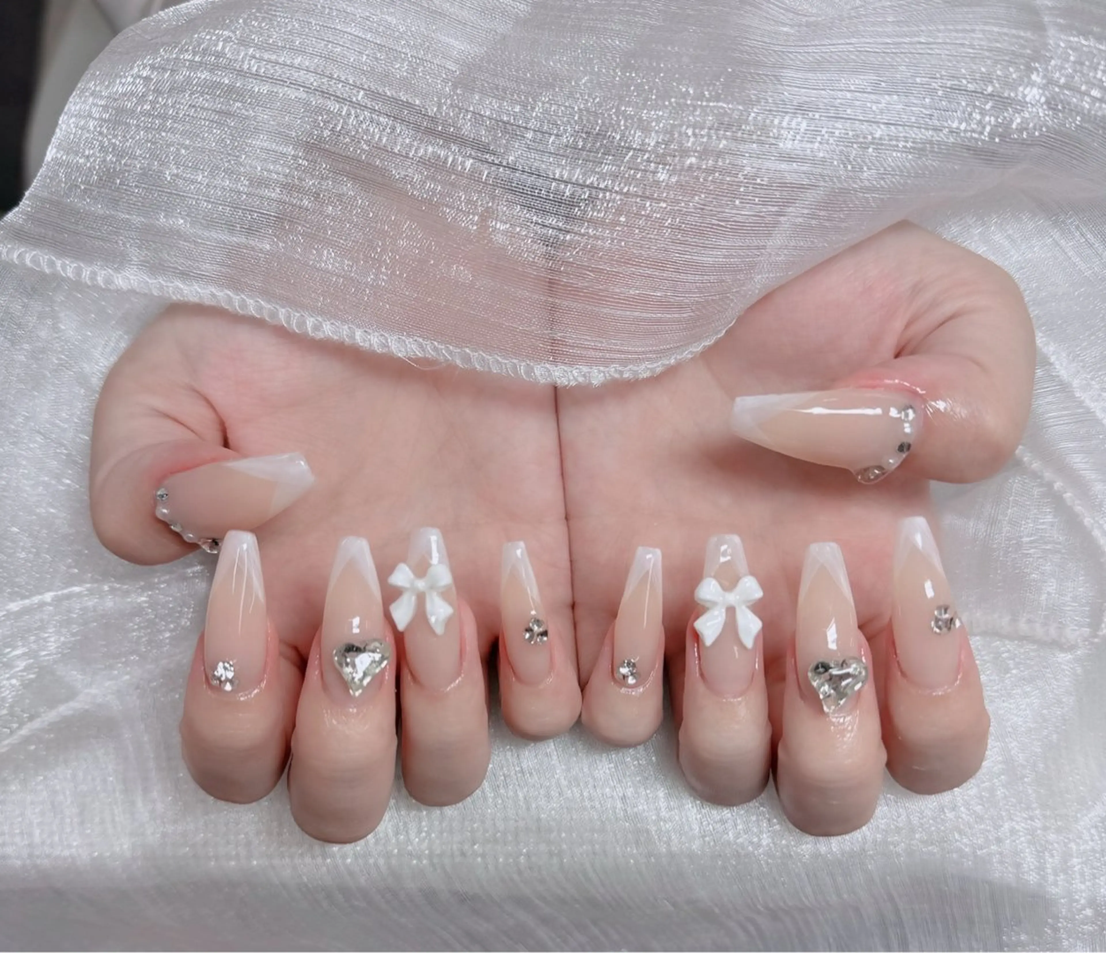 ネイル フレンチネイル ジェルネイル ガラスフレンチ ハロウィン ハート ハンドネイル H.baby Nail Salonのネイルデザイン