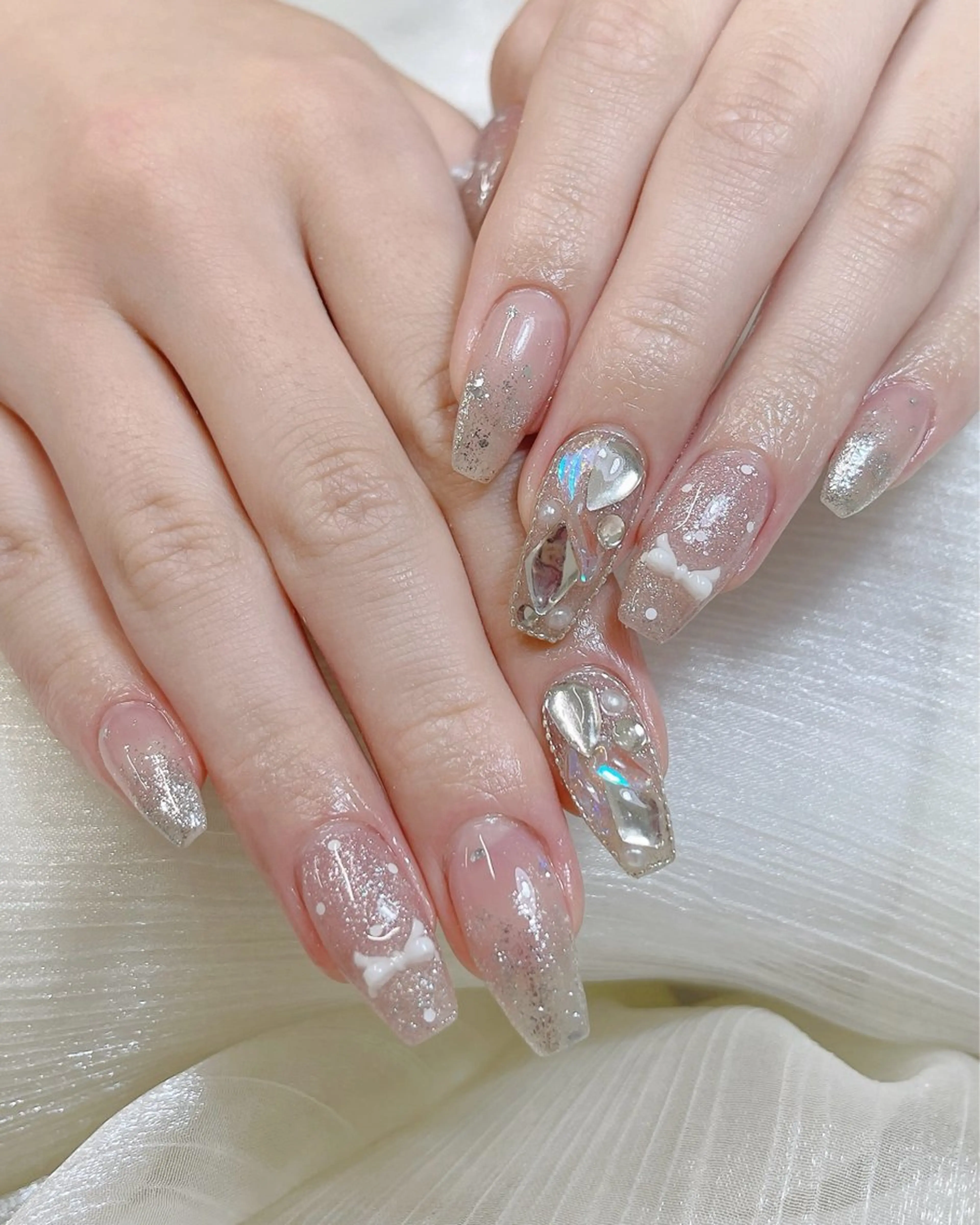 ネイル チークネイル ドット フレンチネイル キラキラネイル 韓国ネイル ハンドネイル Speraネイル 大宮店🎀のネイルデザイン