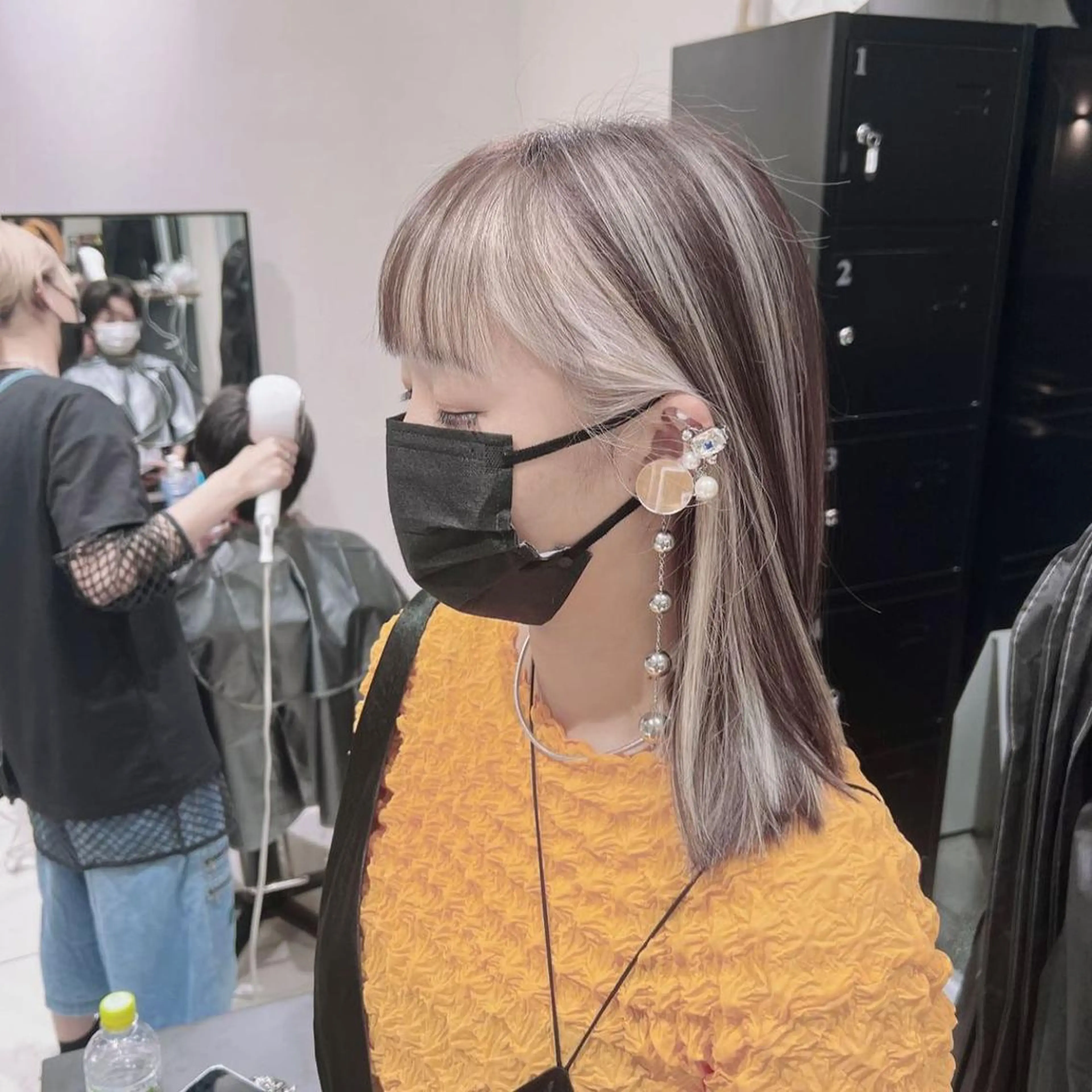 ミディアム カラー ハイライトカラー ハイライト 髪質改善 ヘアカラー オフホワイトアンドなんば所属・福西 洋斗のヘアスタイル