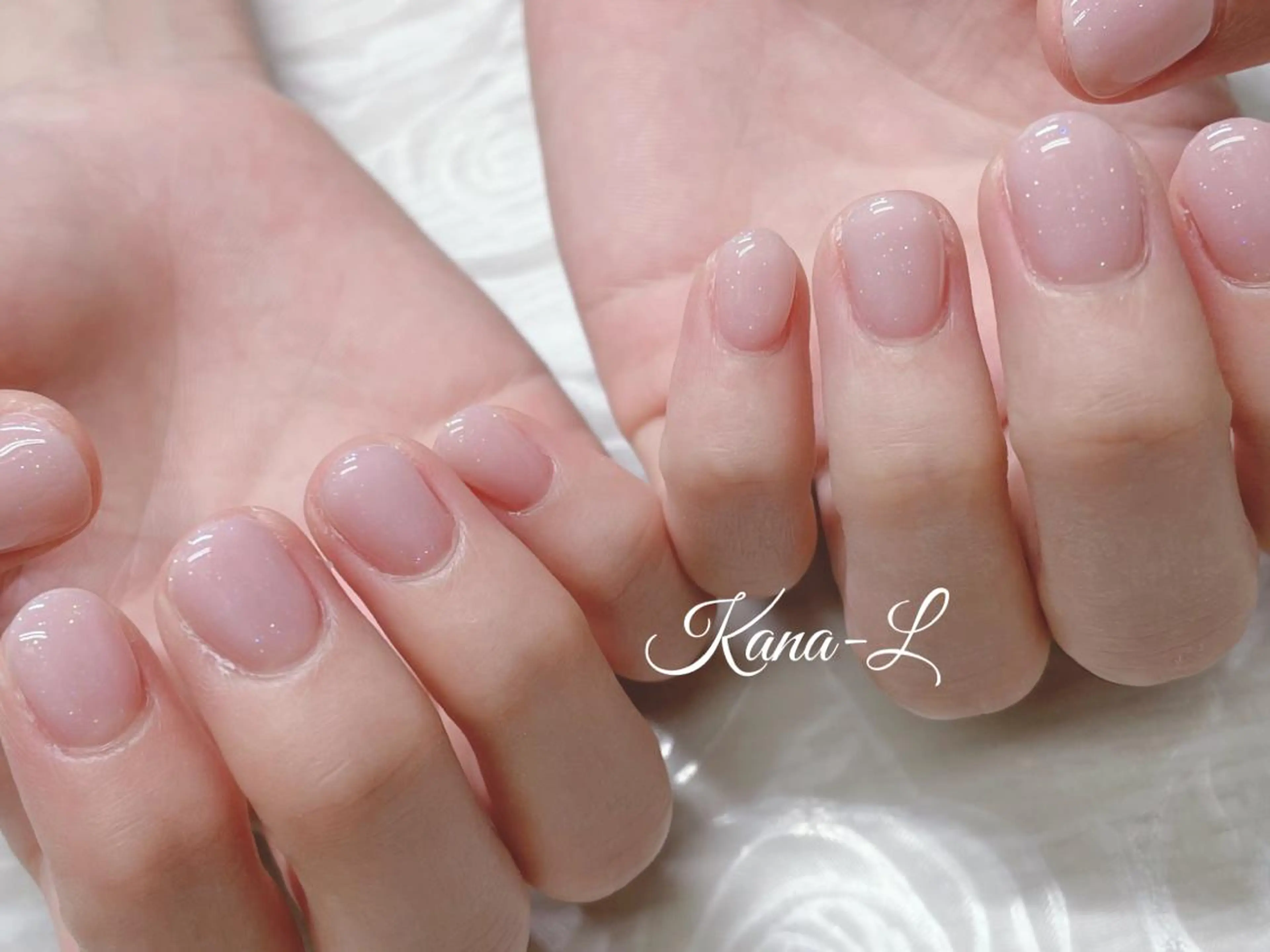 カラー ネイル ピンクカラー ジェルネイル キラキラネイル ラメ(グリッター) オフィスネイル 芦辺 香奈のネイルデザイン