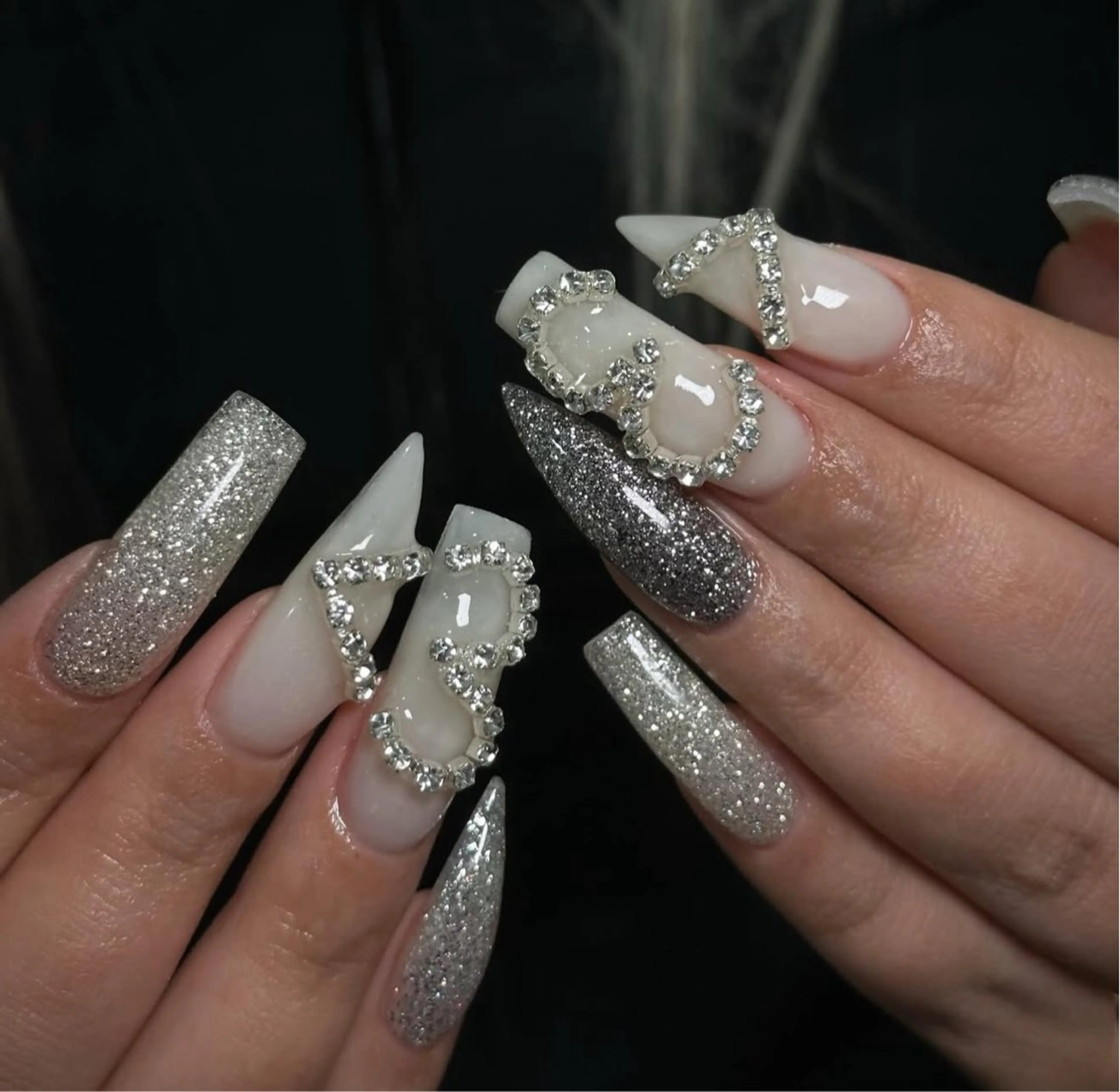 ネイル キラキラネイル マグネットネイル ミラーネイル ニュアンスネイル ワンホンネイル ハンドネイル Lyna 池袋のネイルデザイン