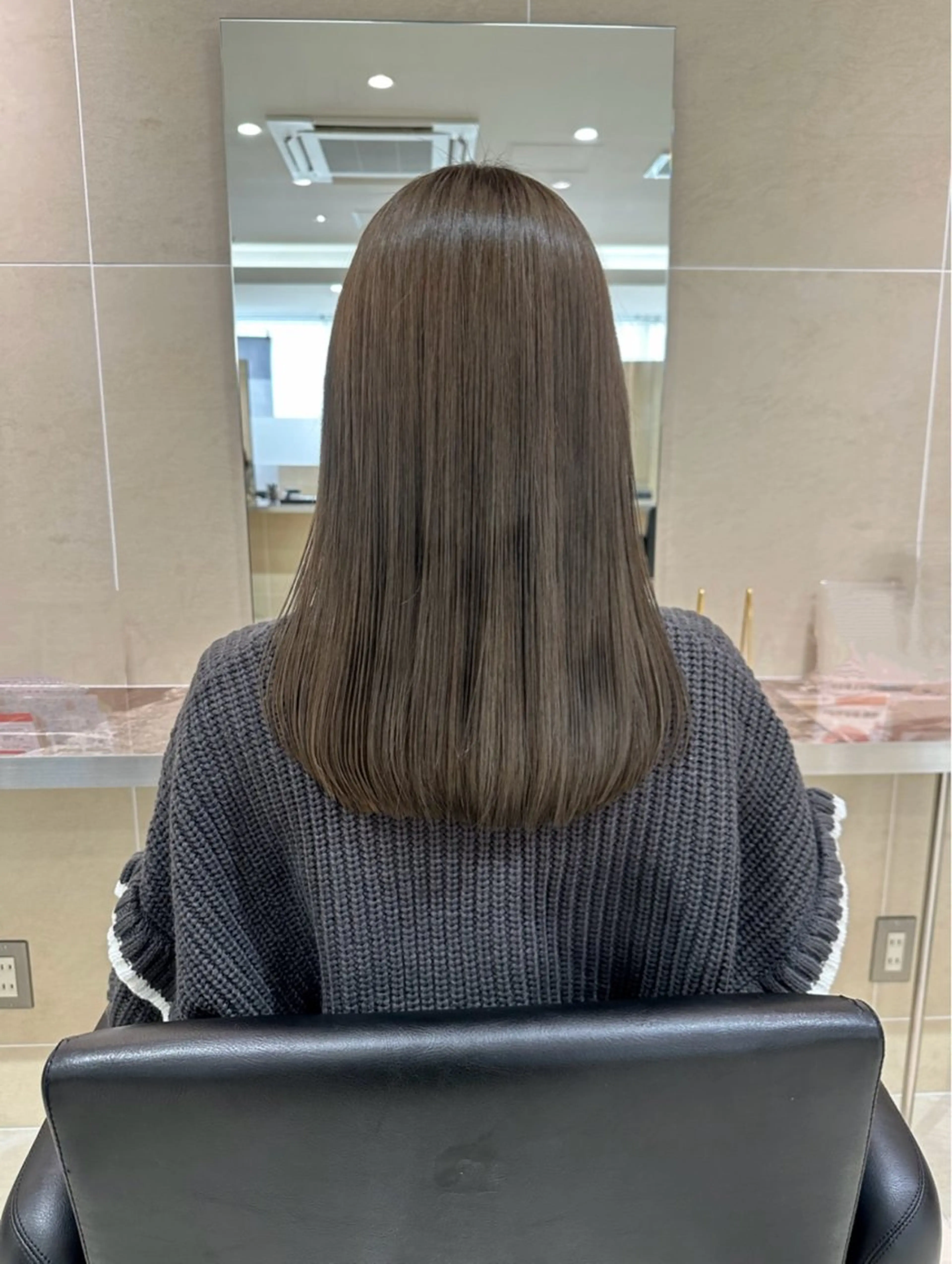 セミロング カラー ベージュカラー オリーブベージュ 髪質改善 トリートメント カット ヘアカラー トリートメント 島原 愛のヘアスタイル